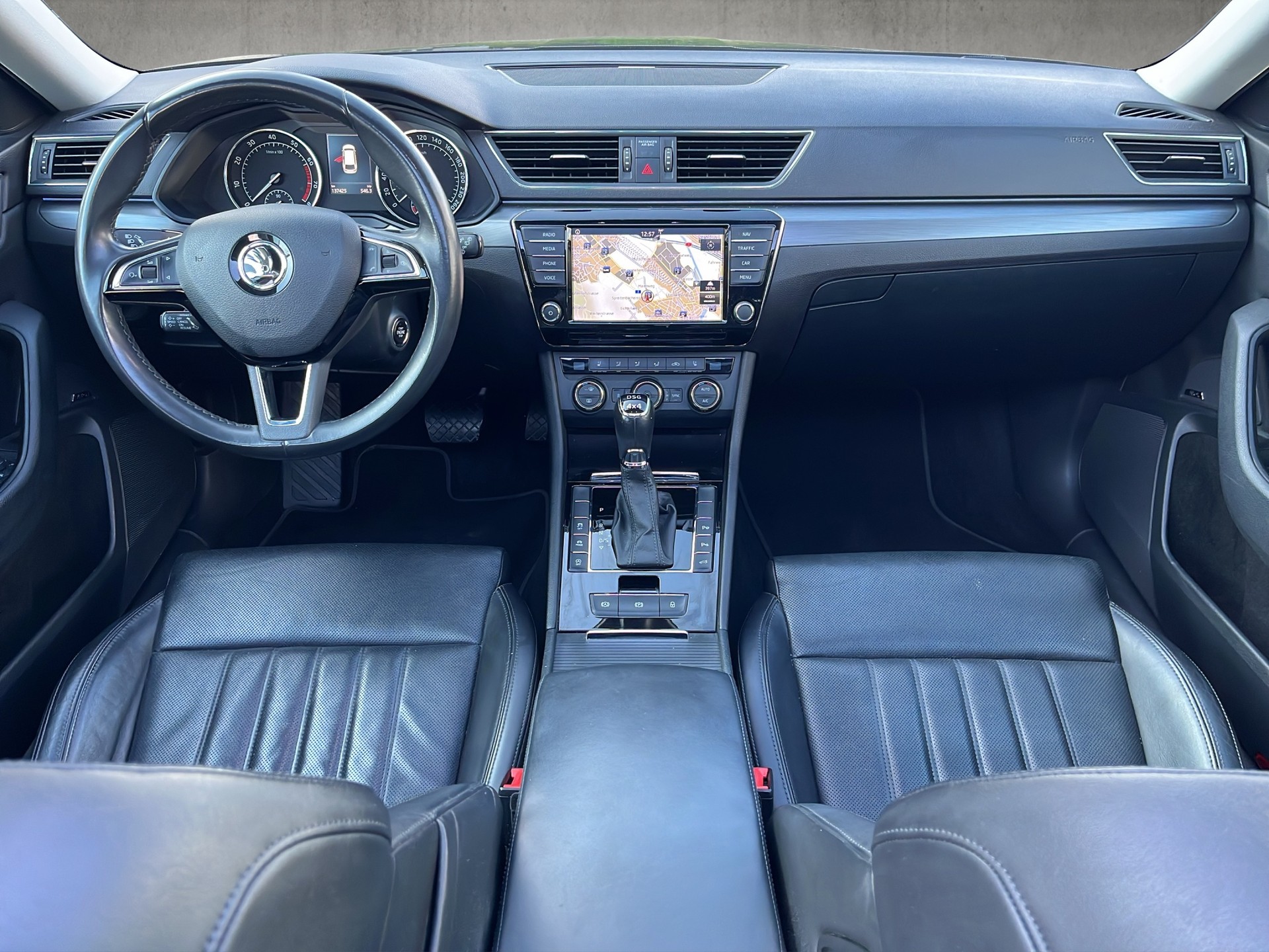 SKODA Superb Combi 2.0 TSI Style DSG 4x4-image-15