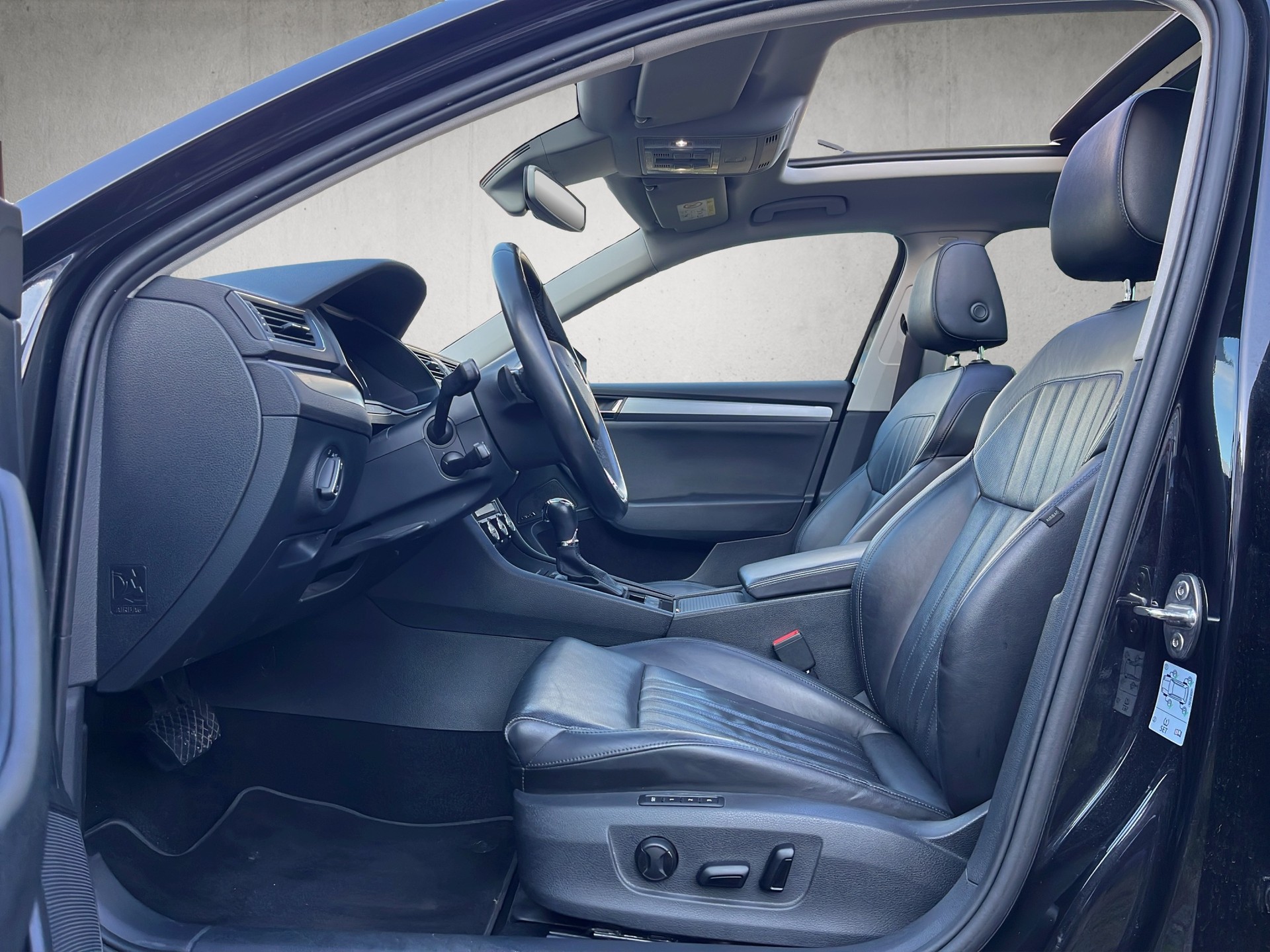 SKODA Superb Combi 2.0 TSI Style DSG 4x4-image-9