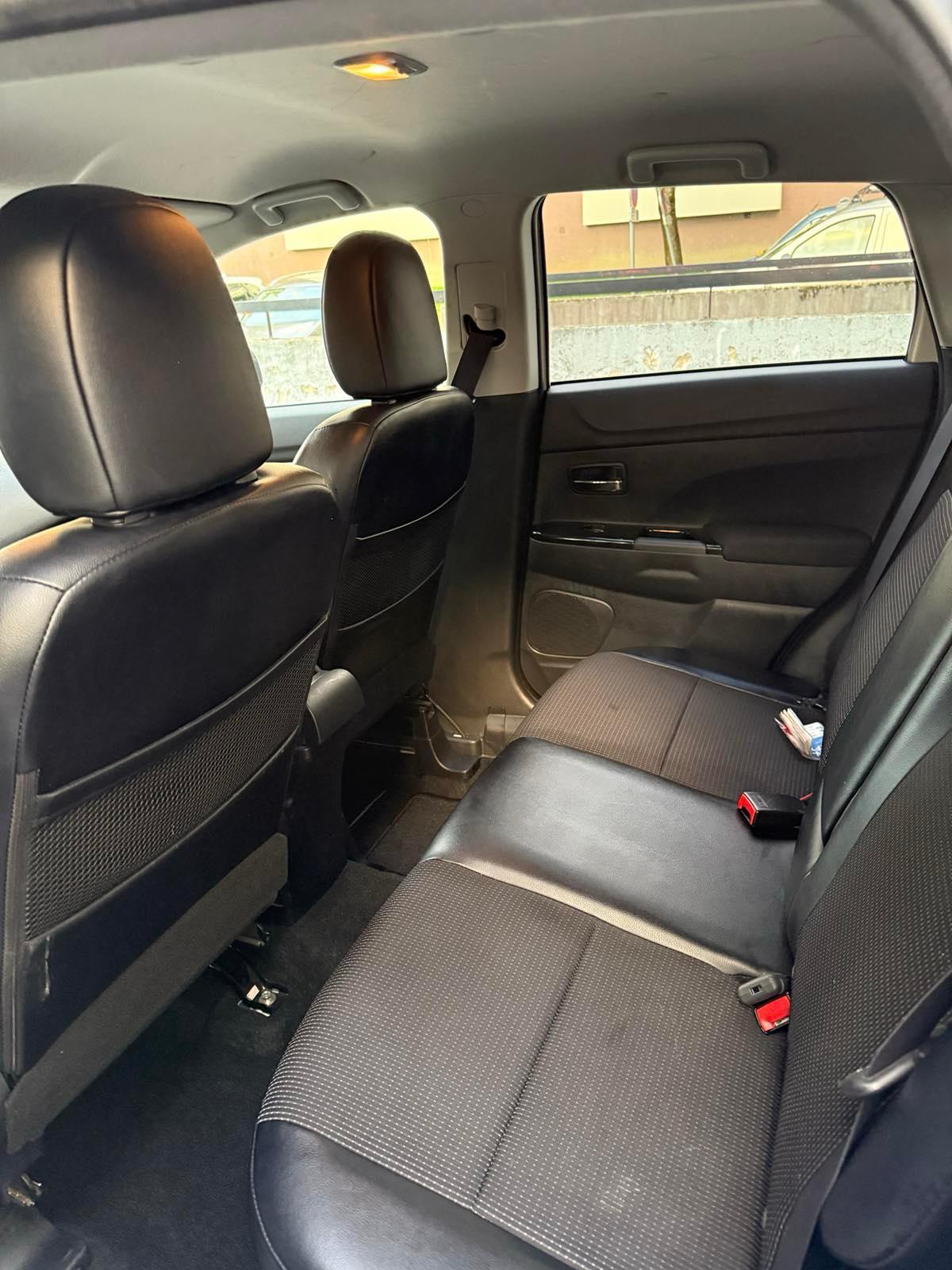 PEUGEOT 4008 1.6 HDi Active 4WD-image-2