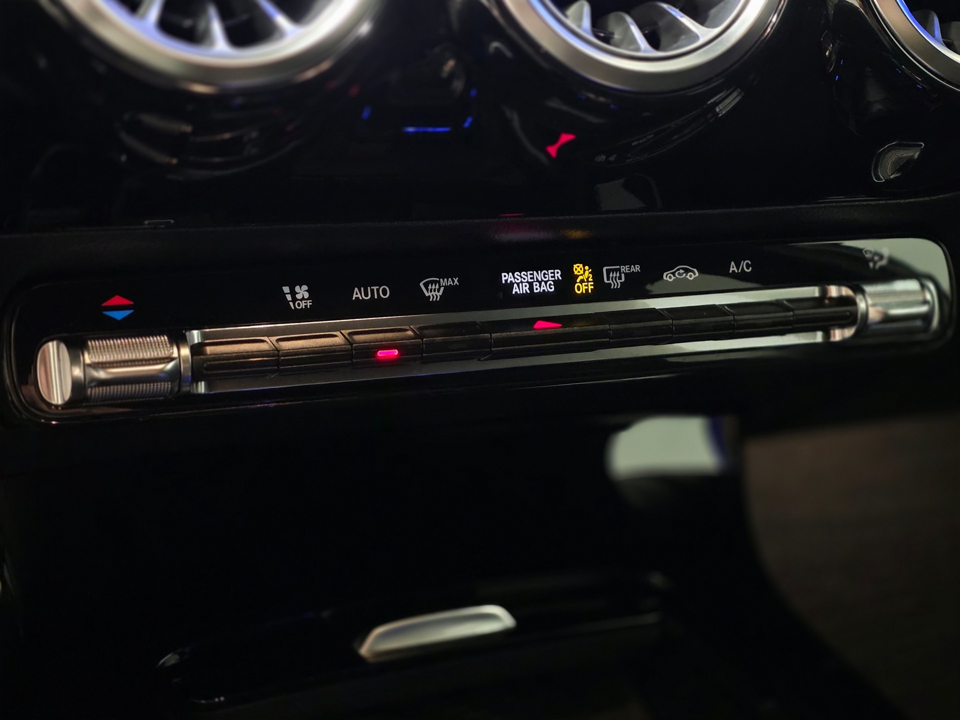 MERCEDES-BENZ A 180 Night Star AMG Line 7G-DCT-image-13