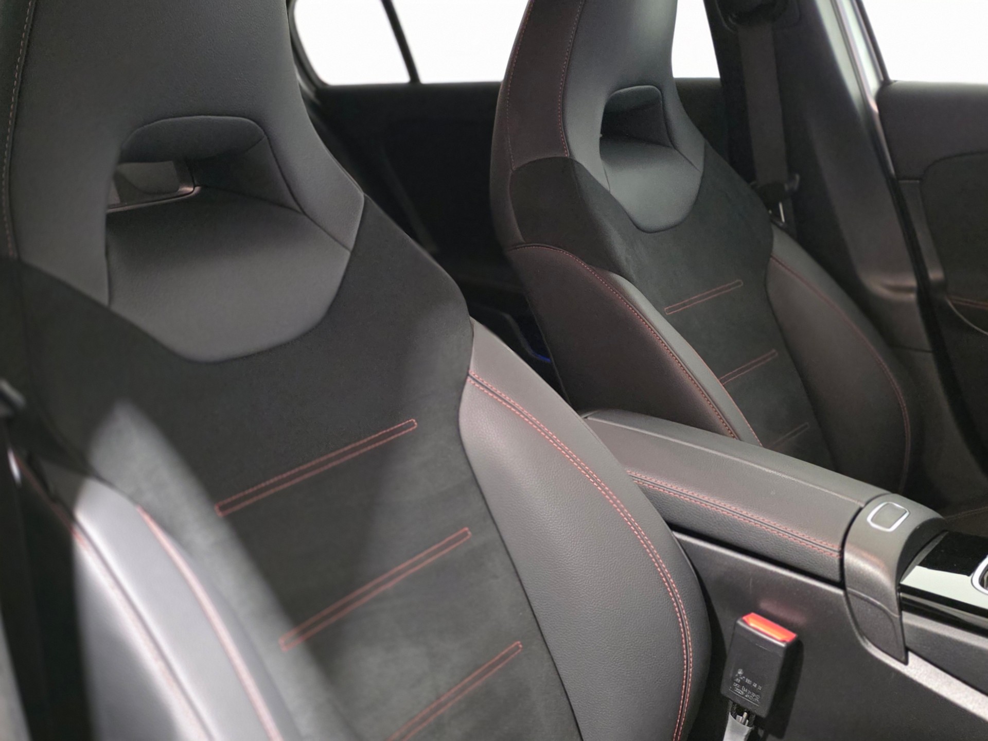 MERCEDES-BENZ A 180 Night Star AMG Line 7G-DCT-image-16