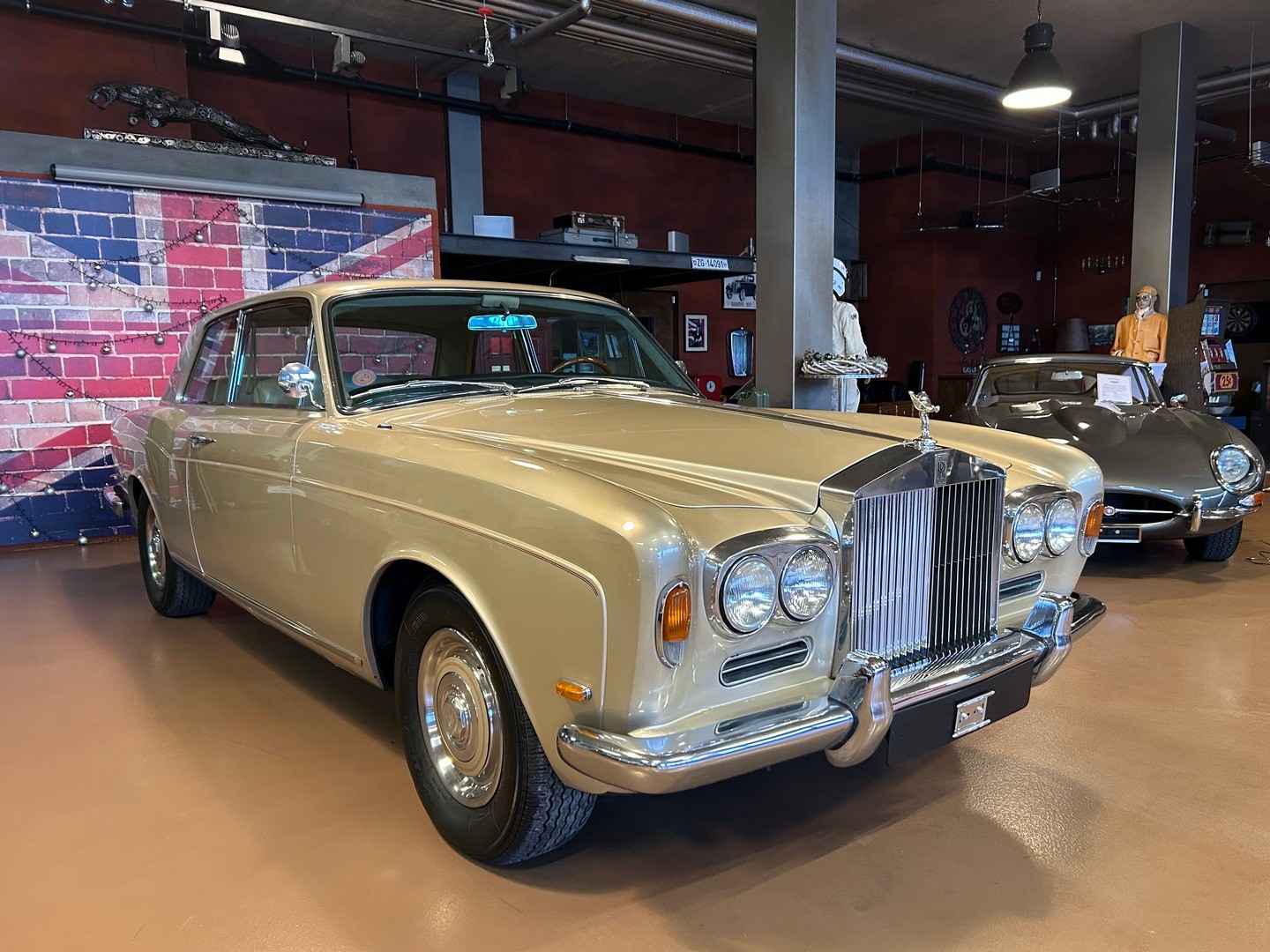 ROLLS-ROYCE Silver Shadow Coupé-showroom-element-1