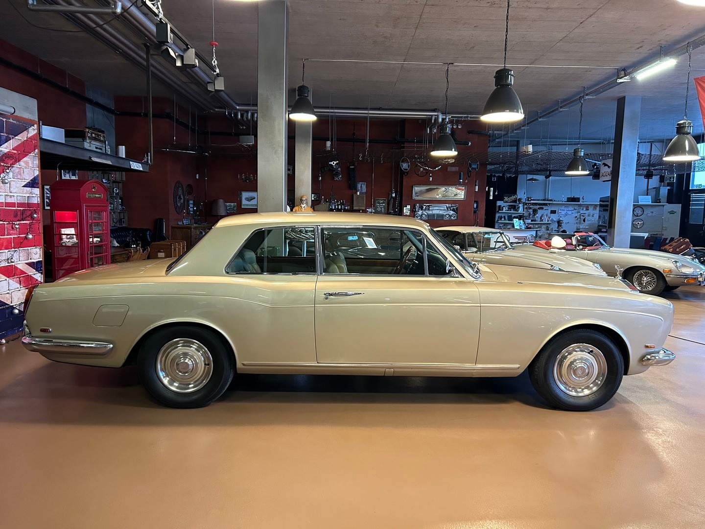 ROLLS-ROYCE Silver Shadow Coupé-showroom-element-2