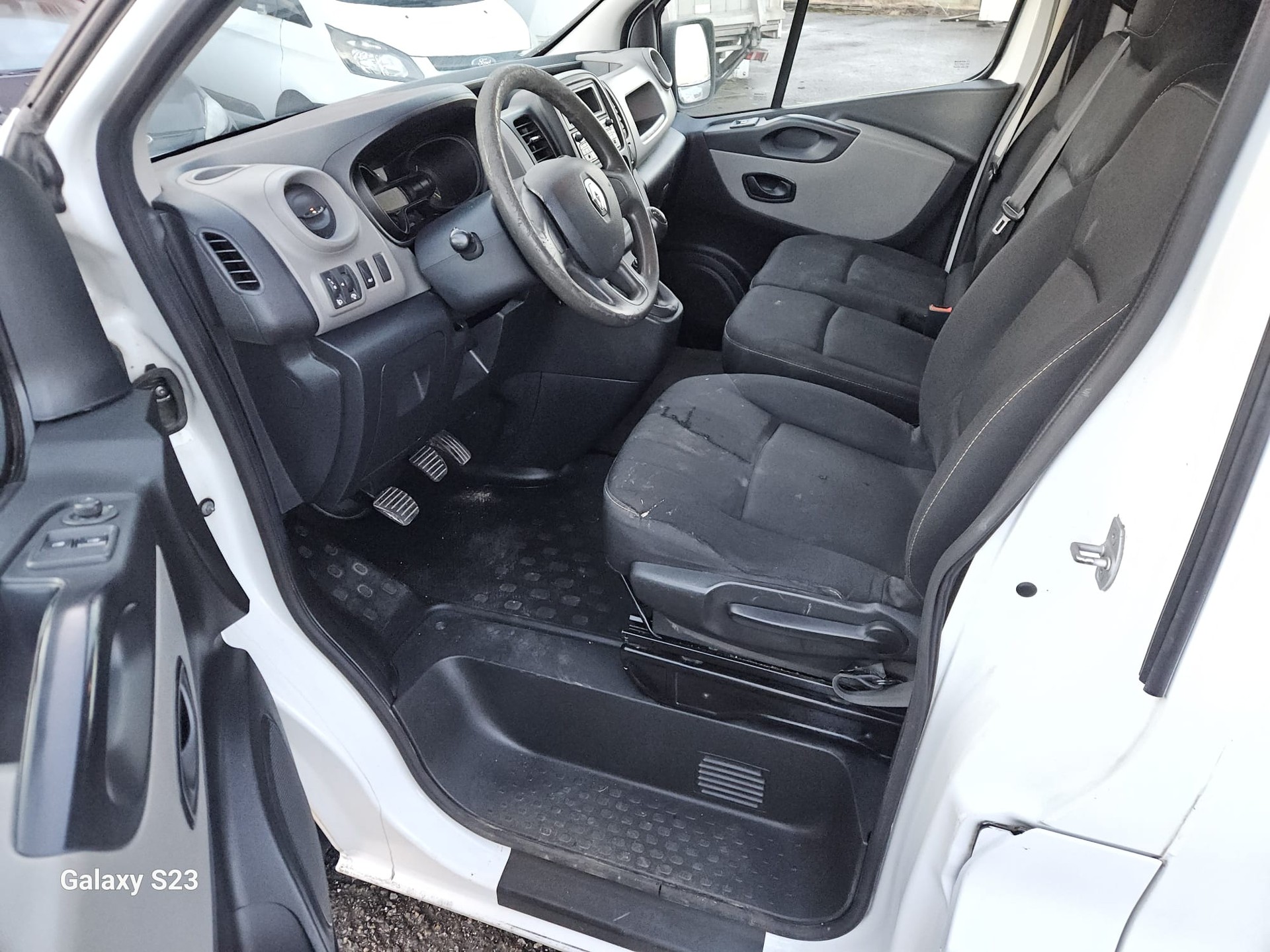 RENAULT Trafic 1.6 dCi 115 2.9t Business L2H1-image-8