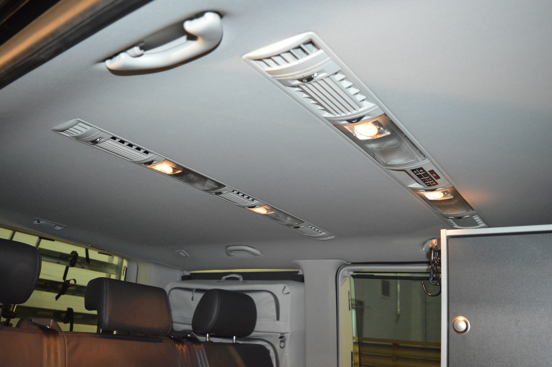 VW T5 Campingbus Multivan 2.0 Bi-TDI CR Highline DSG-image-26