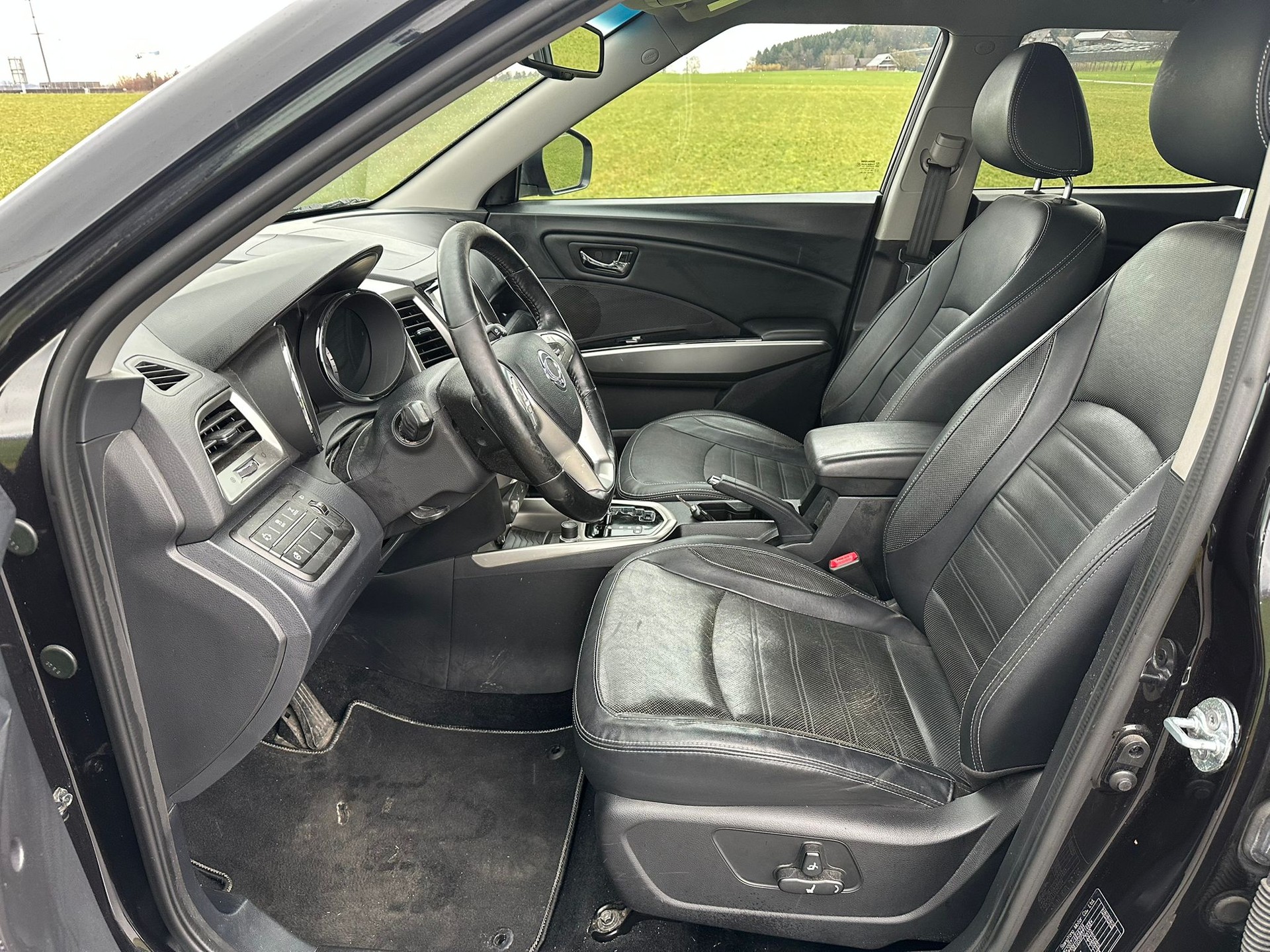 KGM-SsangYong Tivoli 1.6 eXDi Crystal 4WD Automatic-image-9