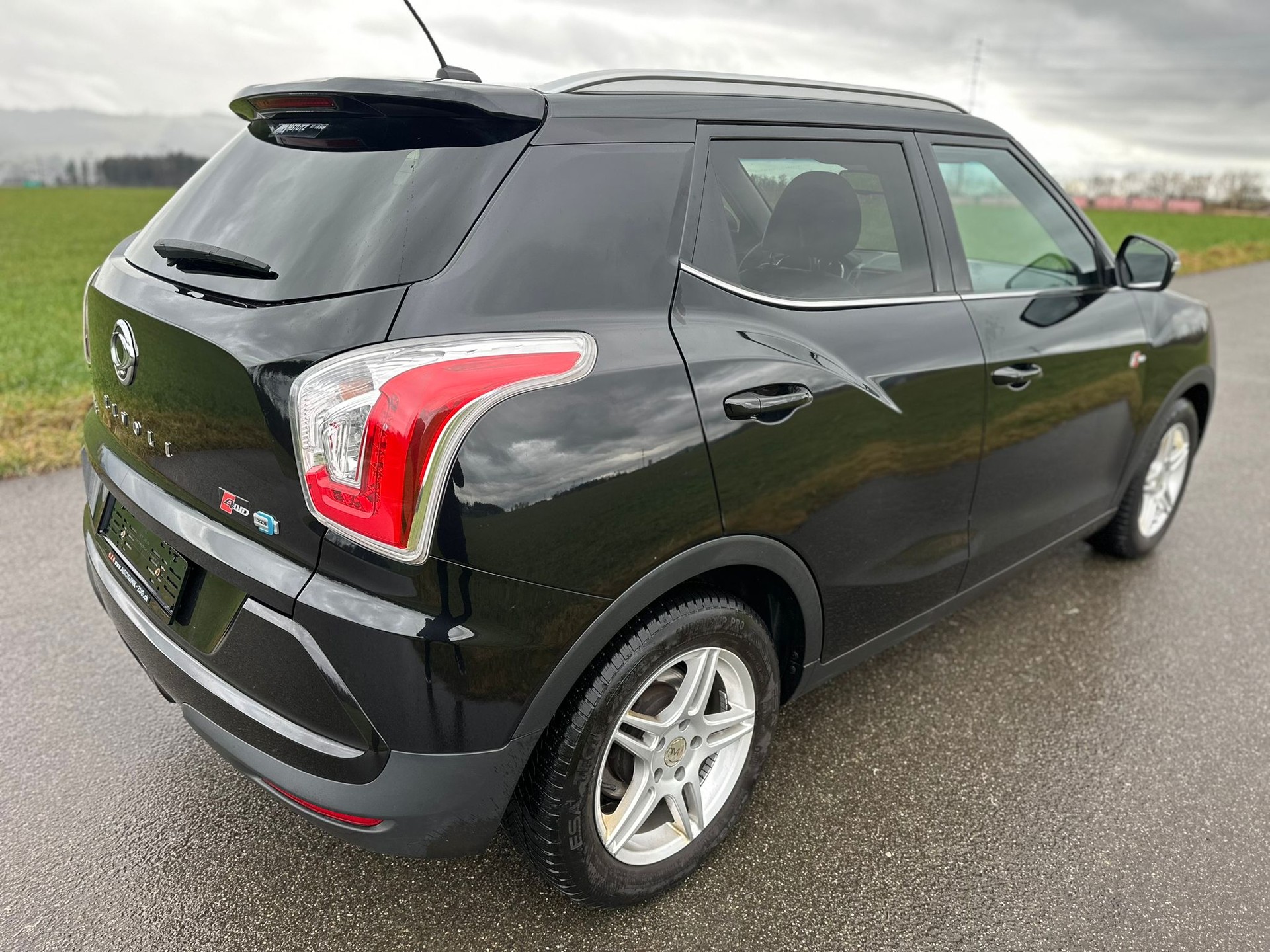 KGM-SsangYong Tivoli 1.6 eXDi Crystal 4WD Automatic-image-4
