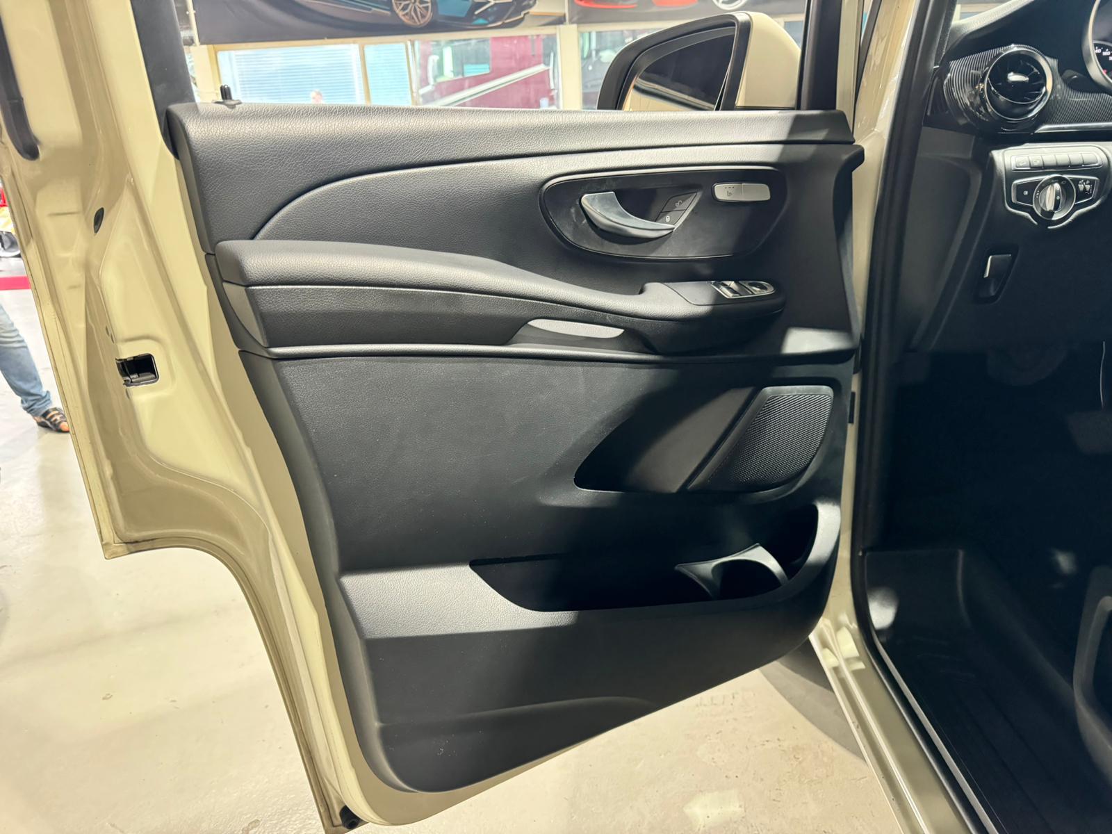 MERCEDES-BENZ V 220 d kurz 4matic Van CH FAHRZEUG-image-8