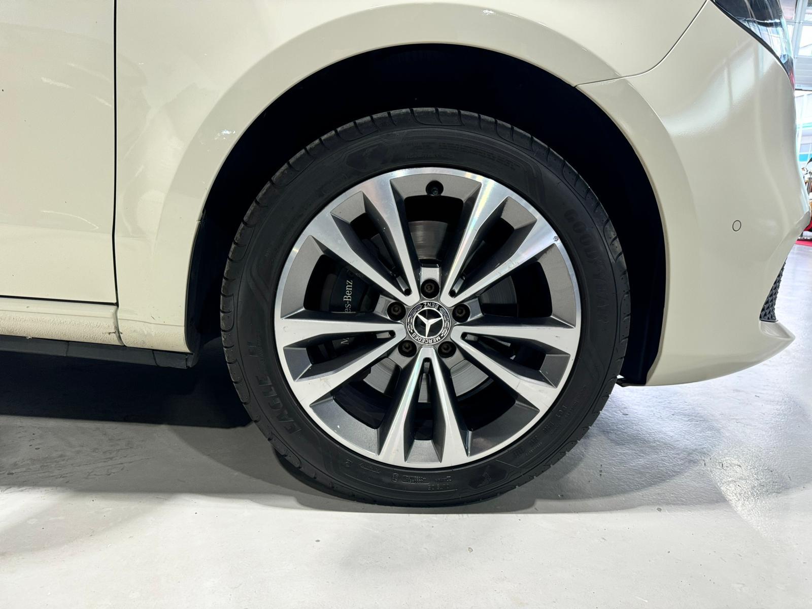 MERCEDES-BENZ V 220 d kurz 4matic Van CH FAHRZEUG-image-17