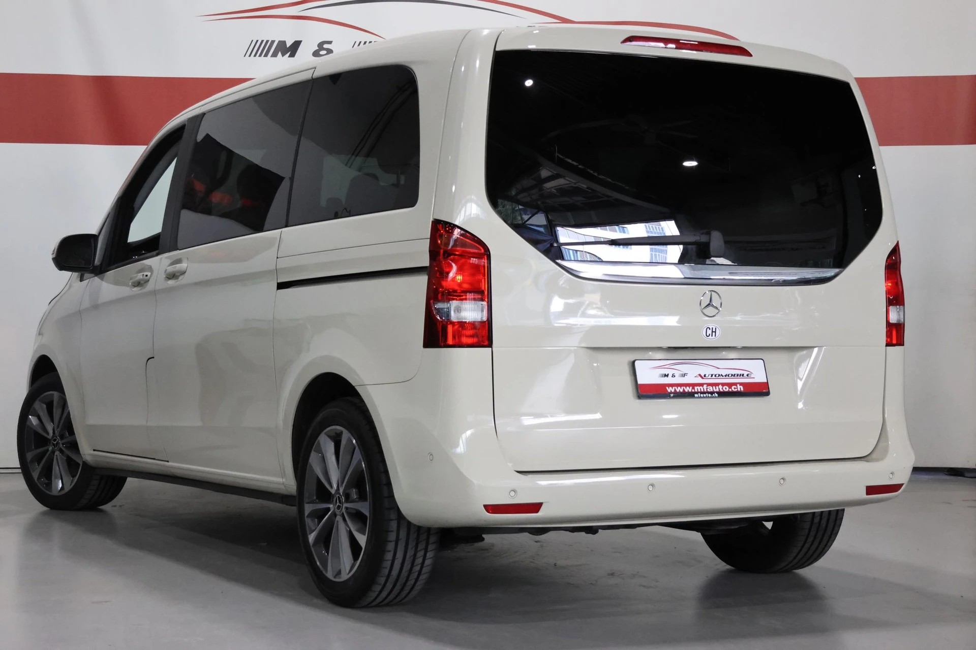 MERCEDES-BENZ V 220 d kurz 4matic Van CH FAHRZEUG-image-5