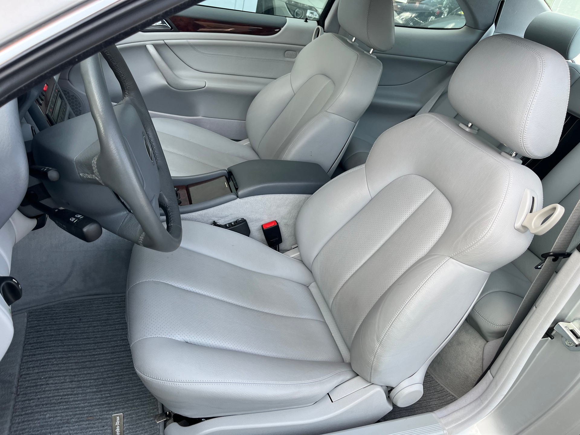 MERCEDES-BENZ CLK 320 Elégance Automatic-image-9