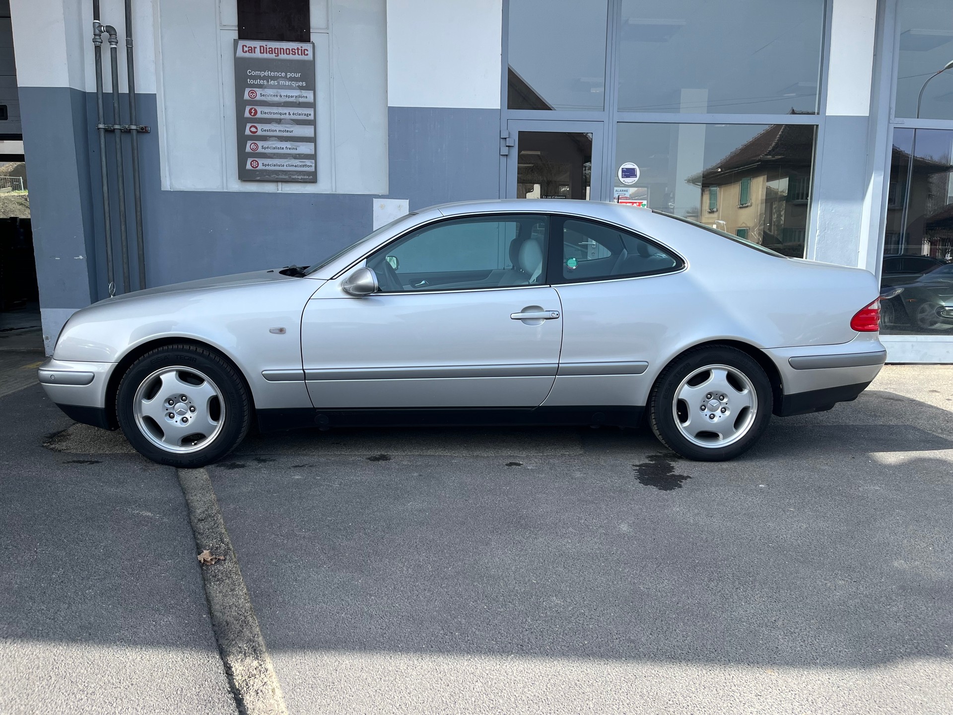 MERCEDES-BENZ CLK 320 Elégance Automatic-showroom-element-2