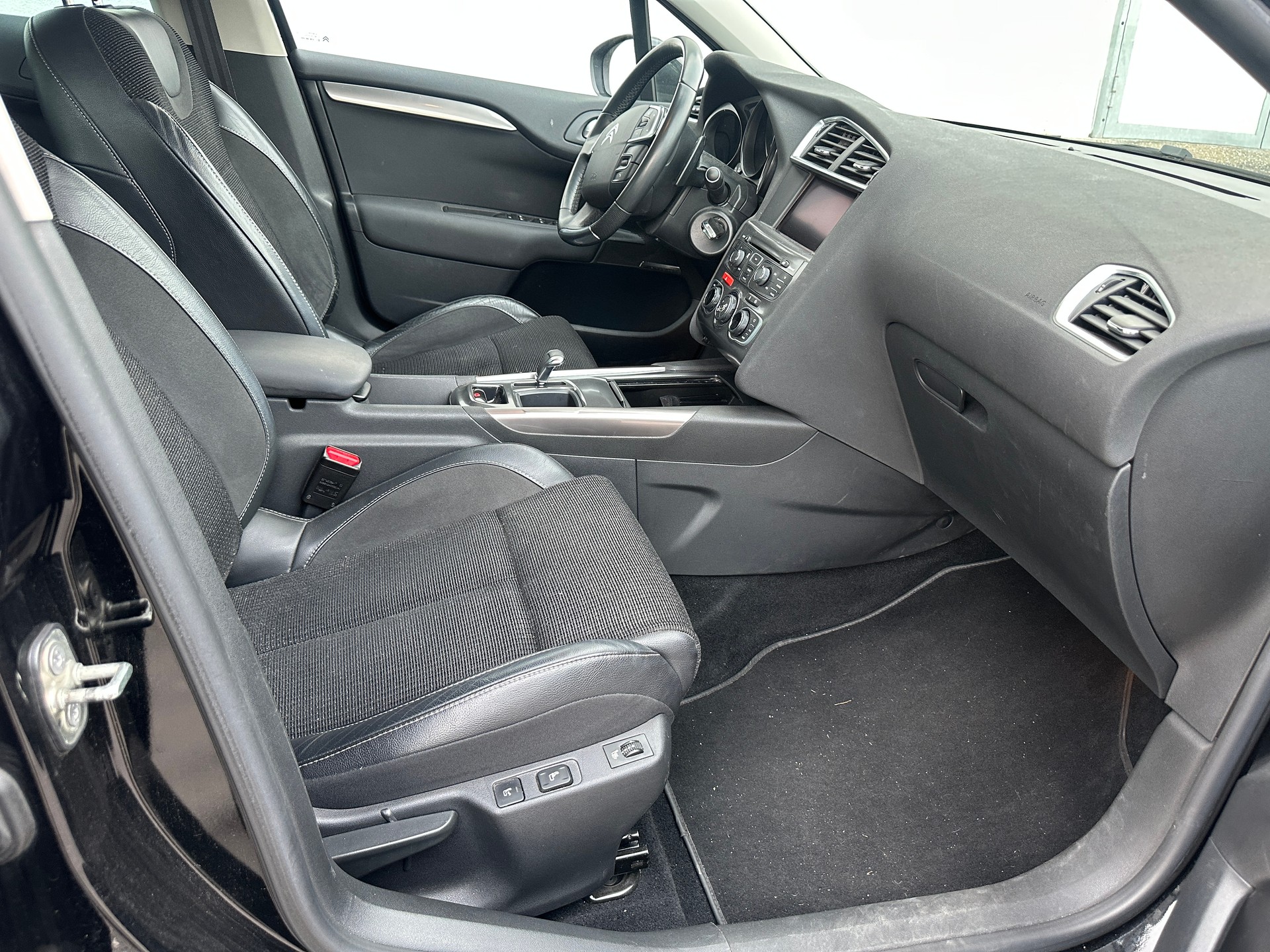 CITROEN C4 Berline 1.6 THP Exclusive EGS6-image-2
