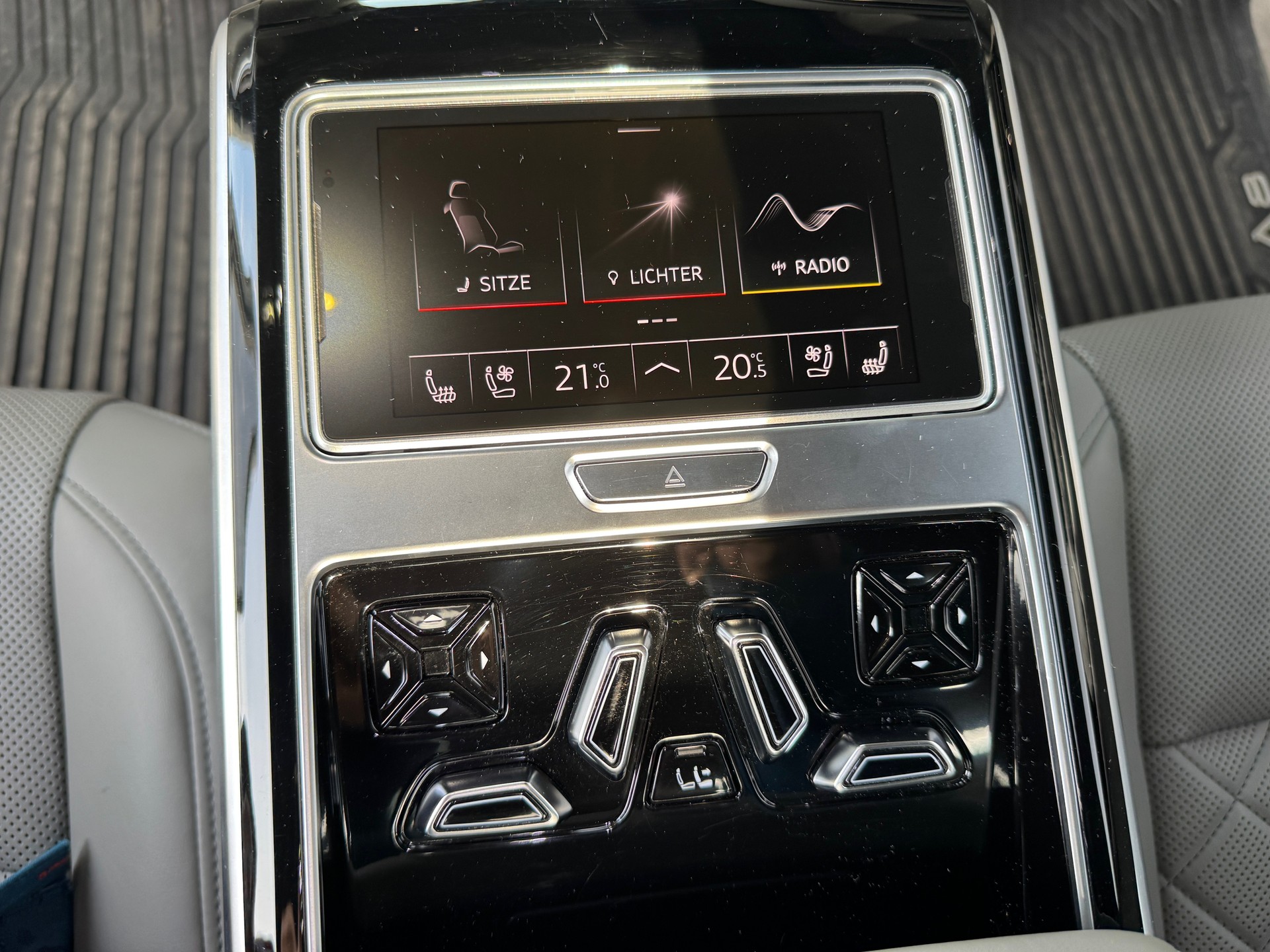 AUDI A8 60 L TFSI e quattro tiptronic-image-19
