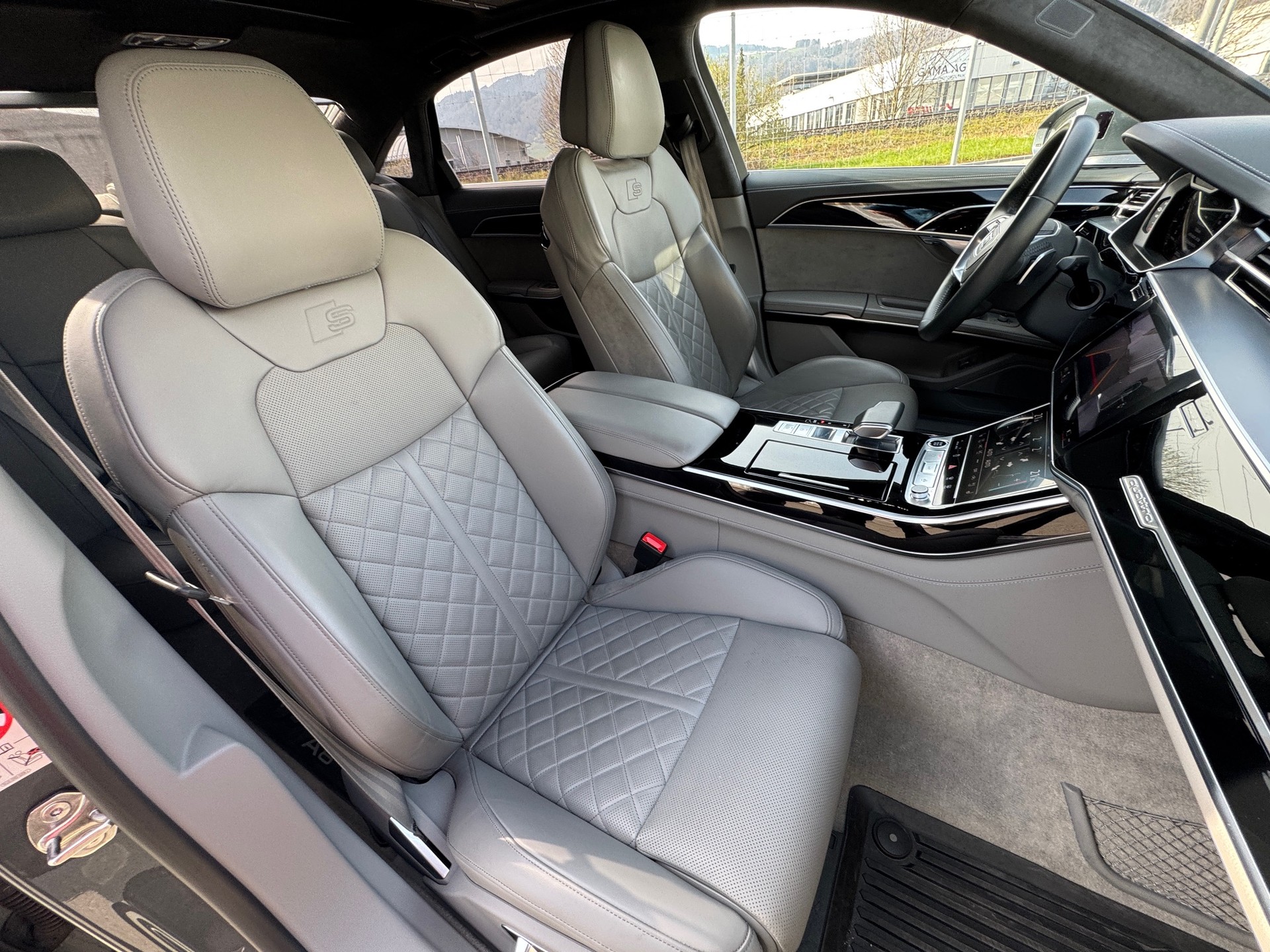 AUDI A8 60 L TFSI e quattro tiptronic-image-25