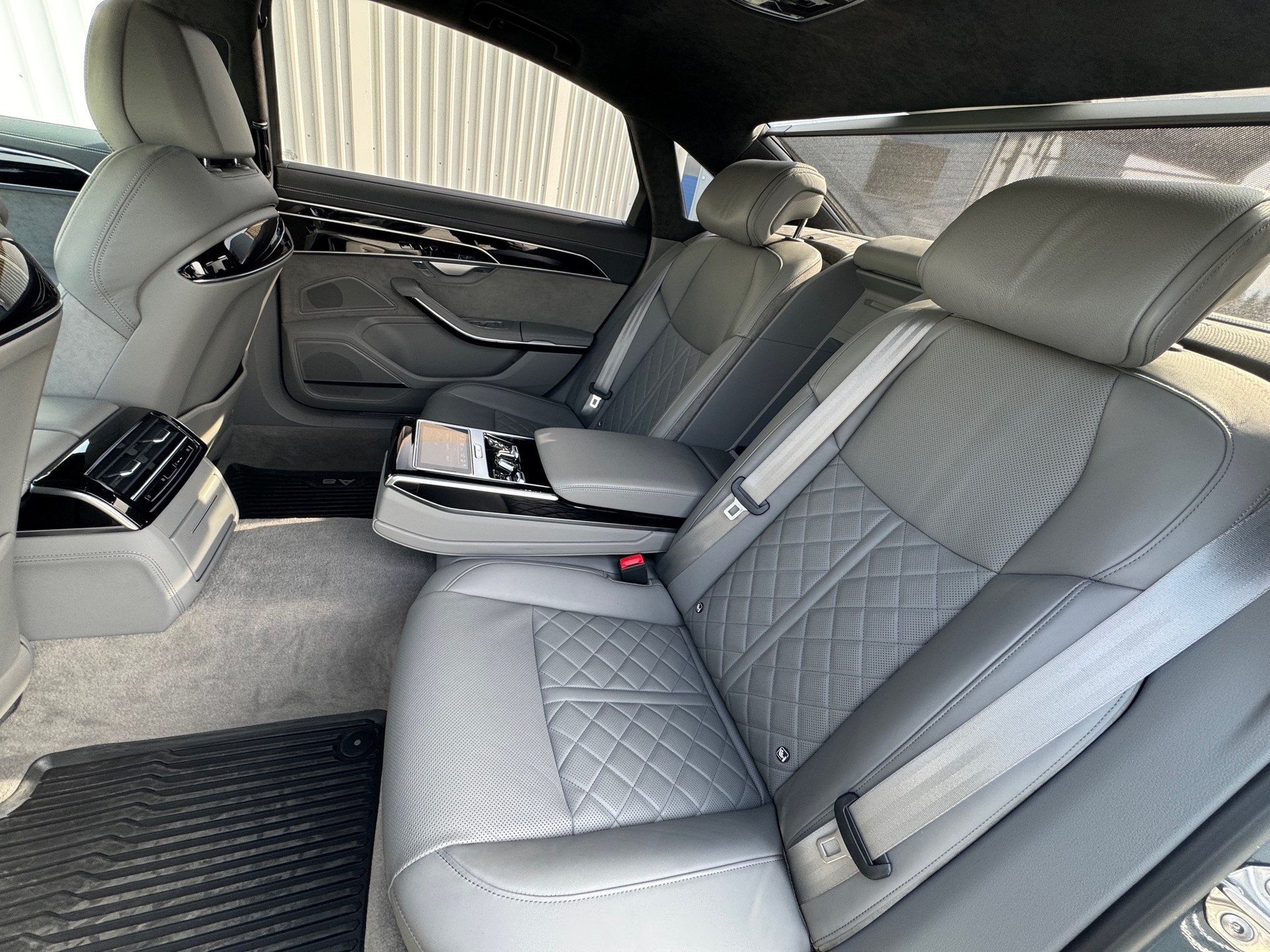 AUDI A8 60 L TFSI e quattro tiptronic-image-17