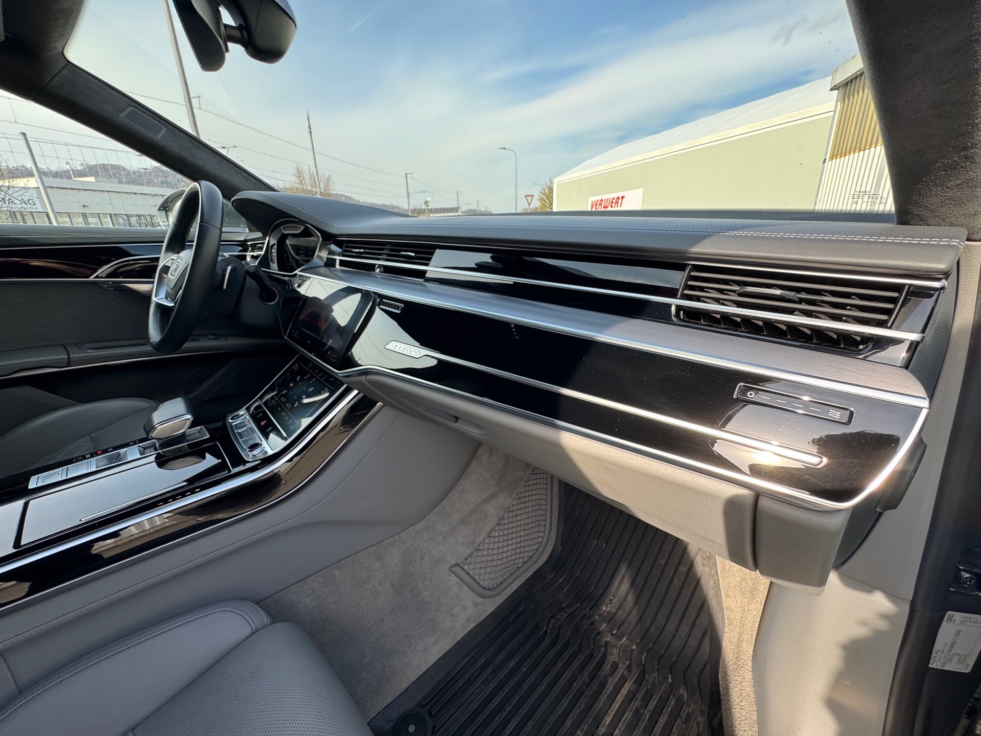 AUDI A8 60 L TFSI e quattro tiptronic-image-26