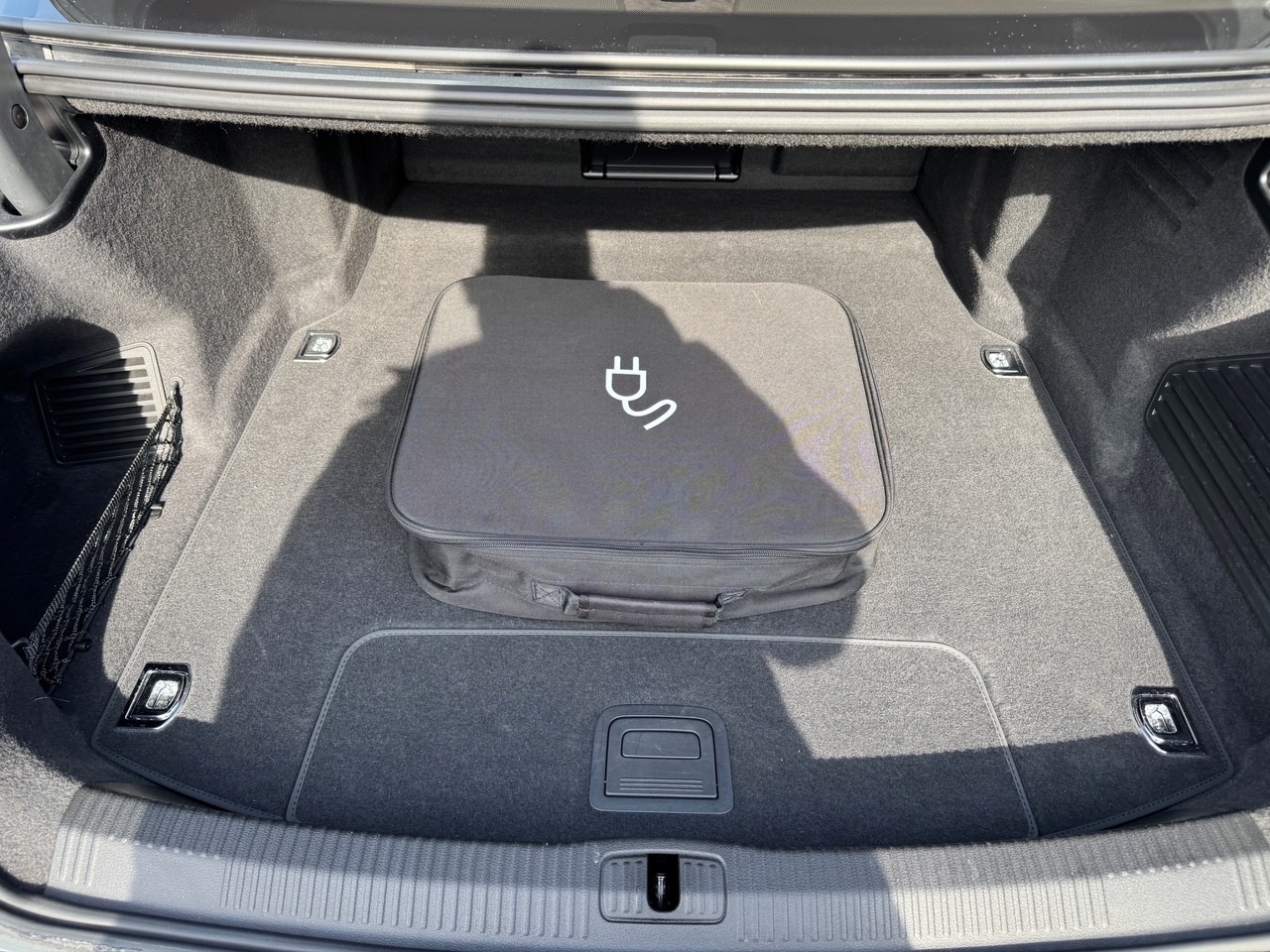 AUDI A8 60 L TFSI e quattro tiptronic-image-18