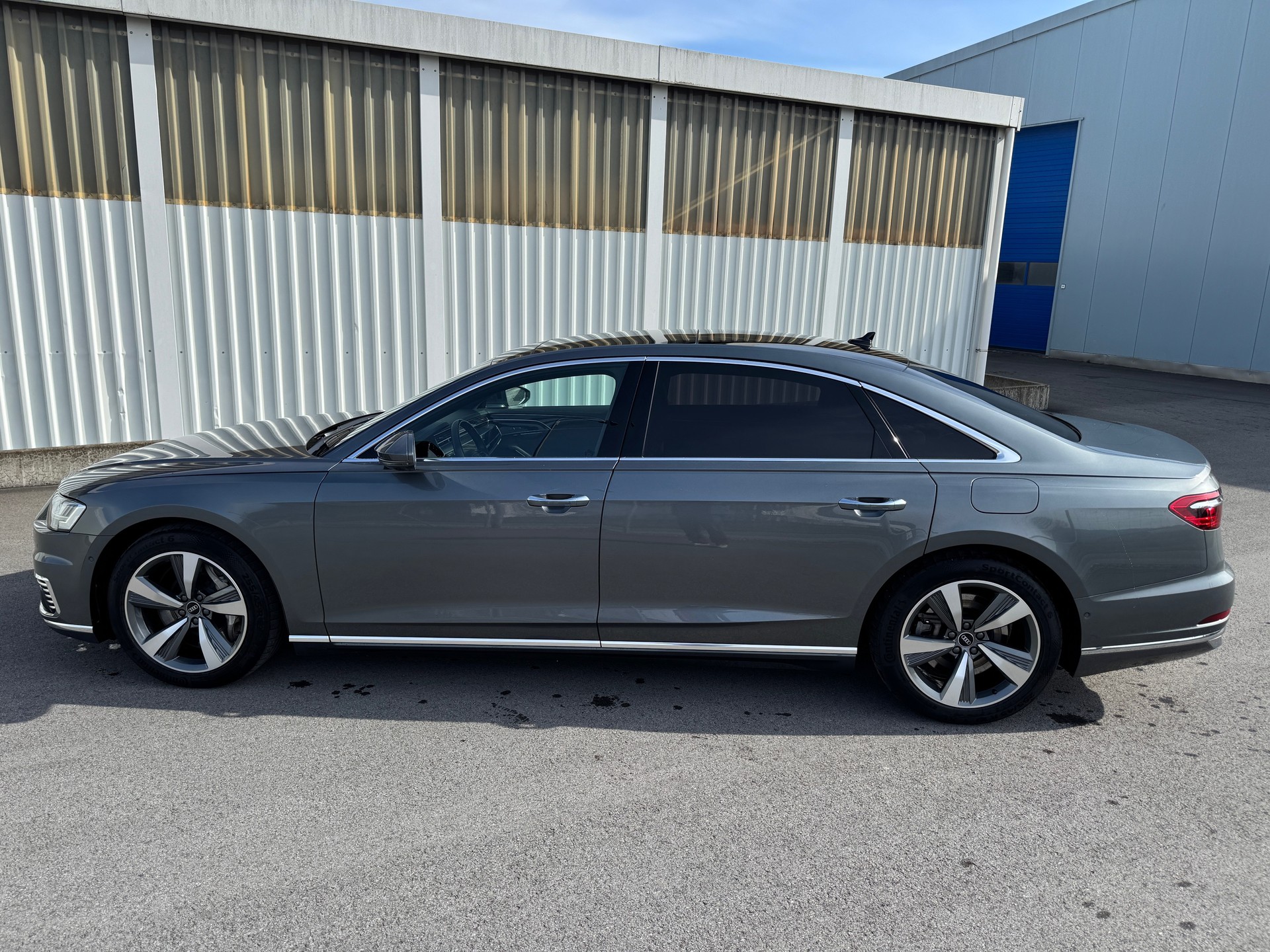 AUDI A8 60 L TFSI e quattro tiptronic-image-9