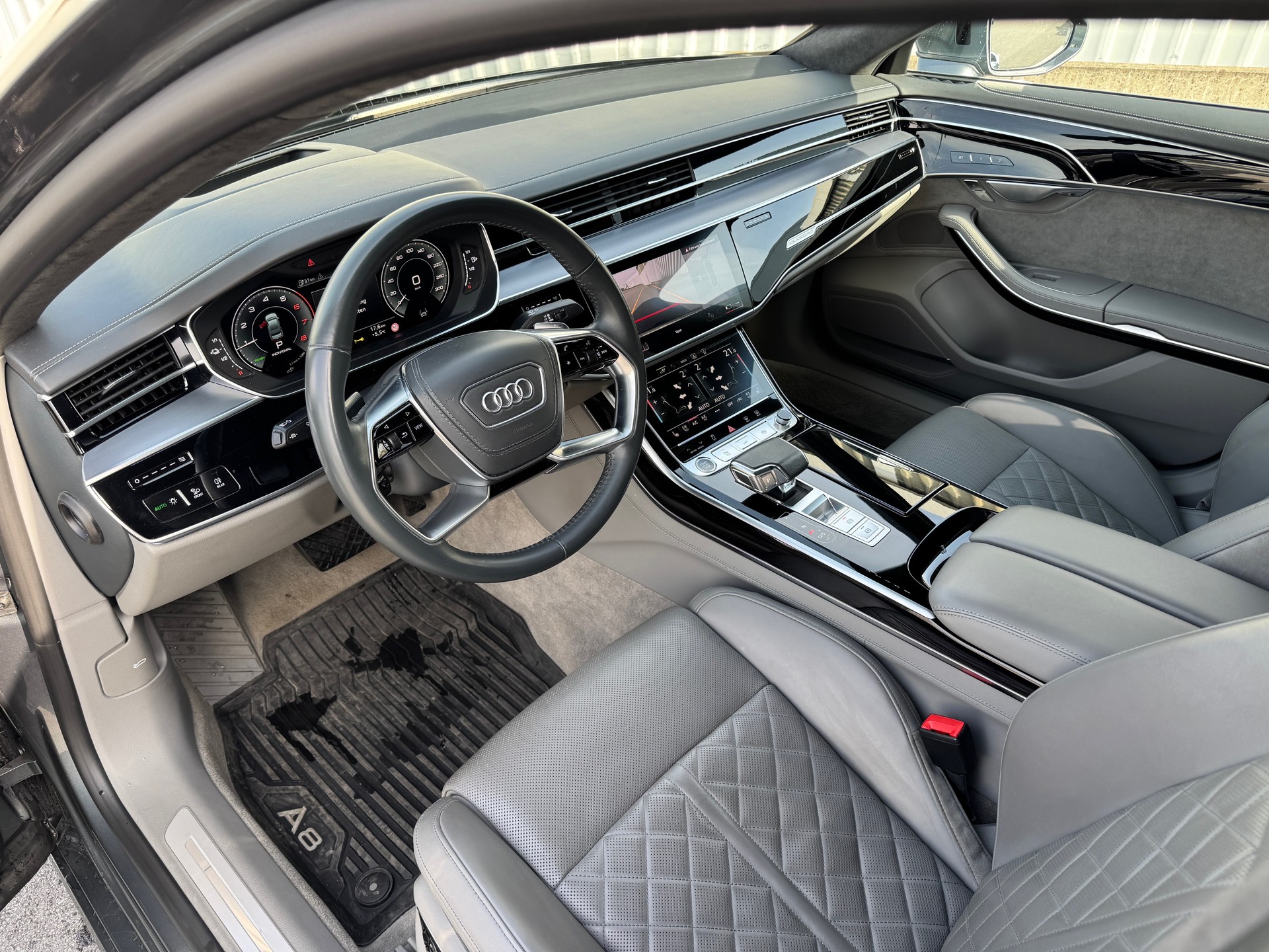 AUDI A8 60 L TFSI e quattro tiptronic-image-10