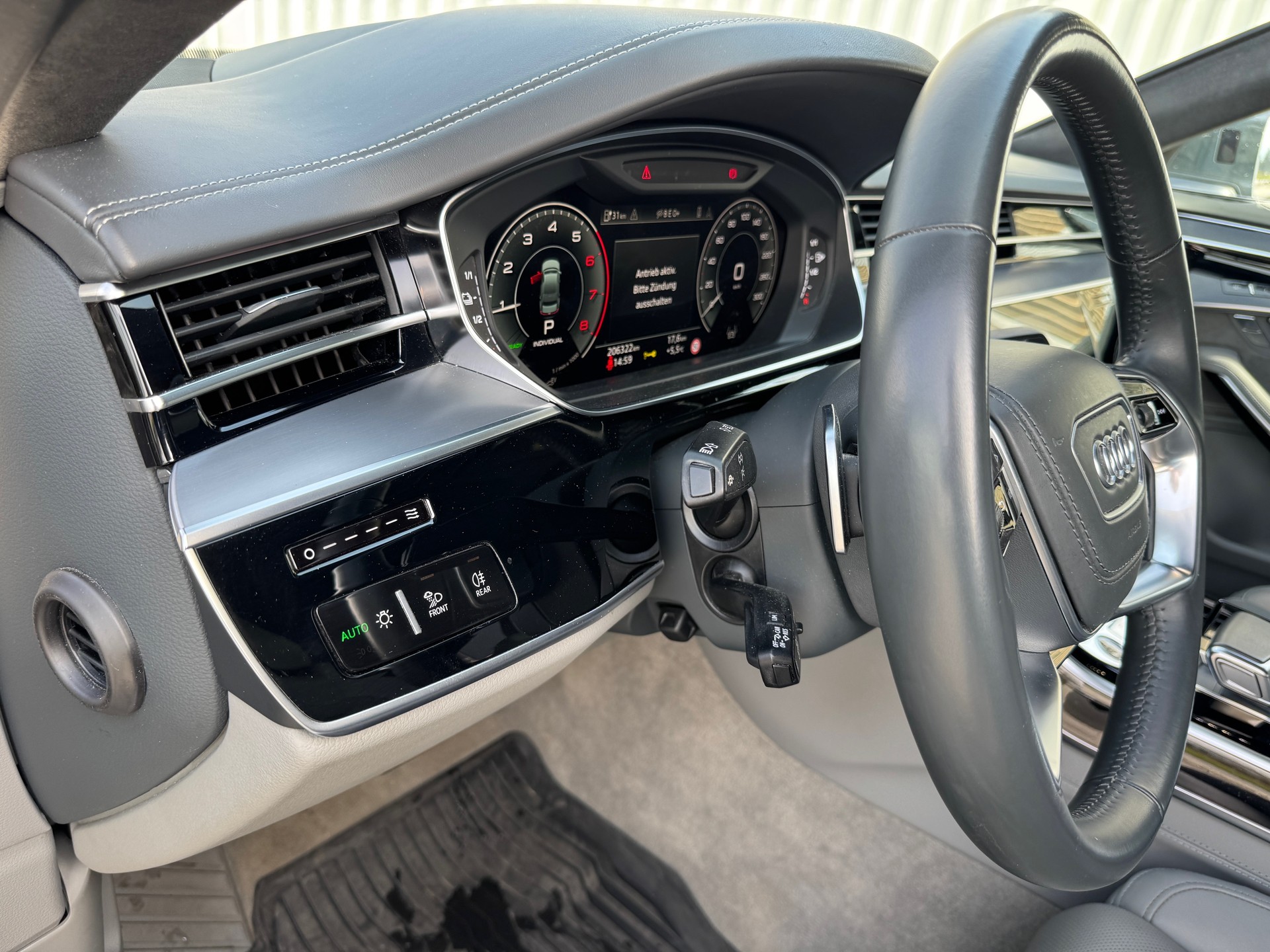 AUDI A8 60 L TFSI e quattro tiptronic-image-14