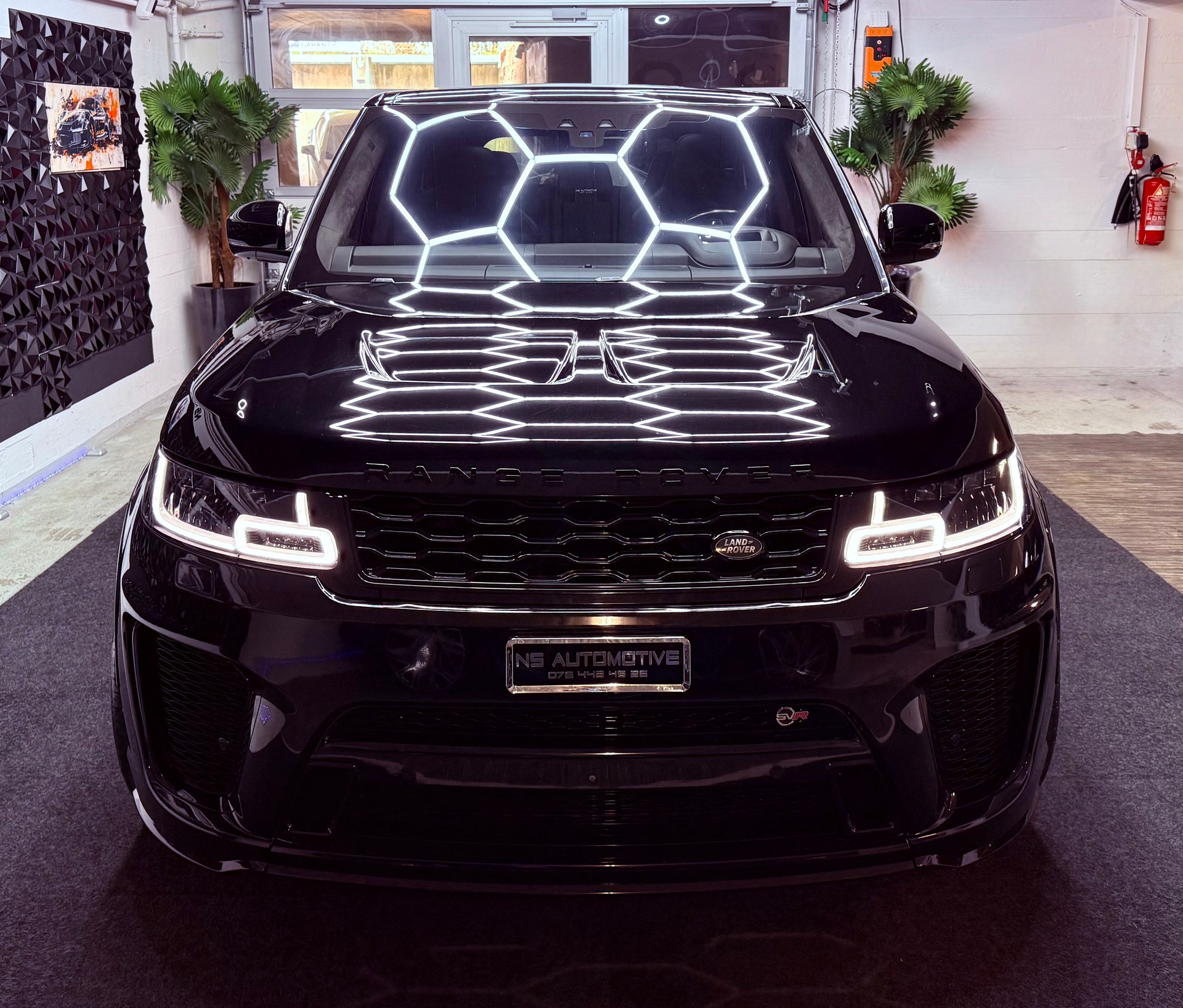 LAND ROVER Range Rover Sport 5.0 V8 S/C SVR Automatic-showroom-element-1