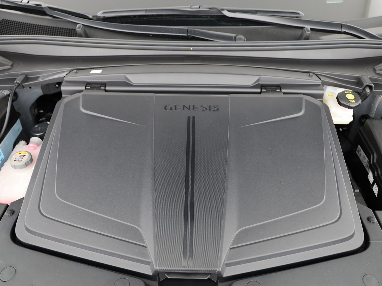 GENESIS GV60 77.4 kWh Premium-image-8