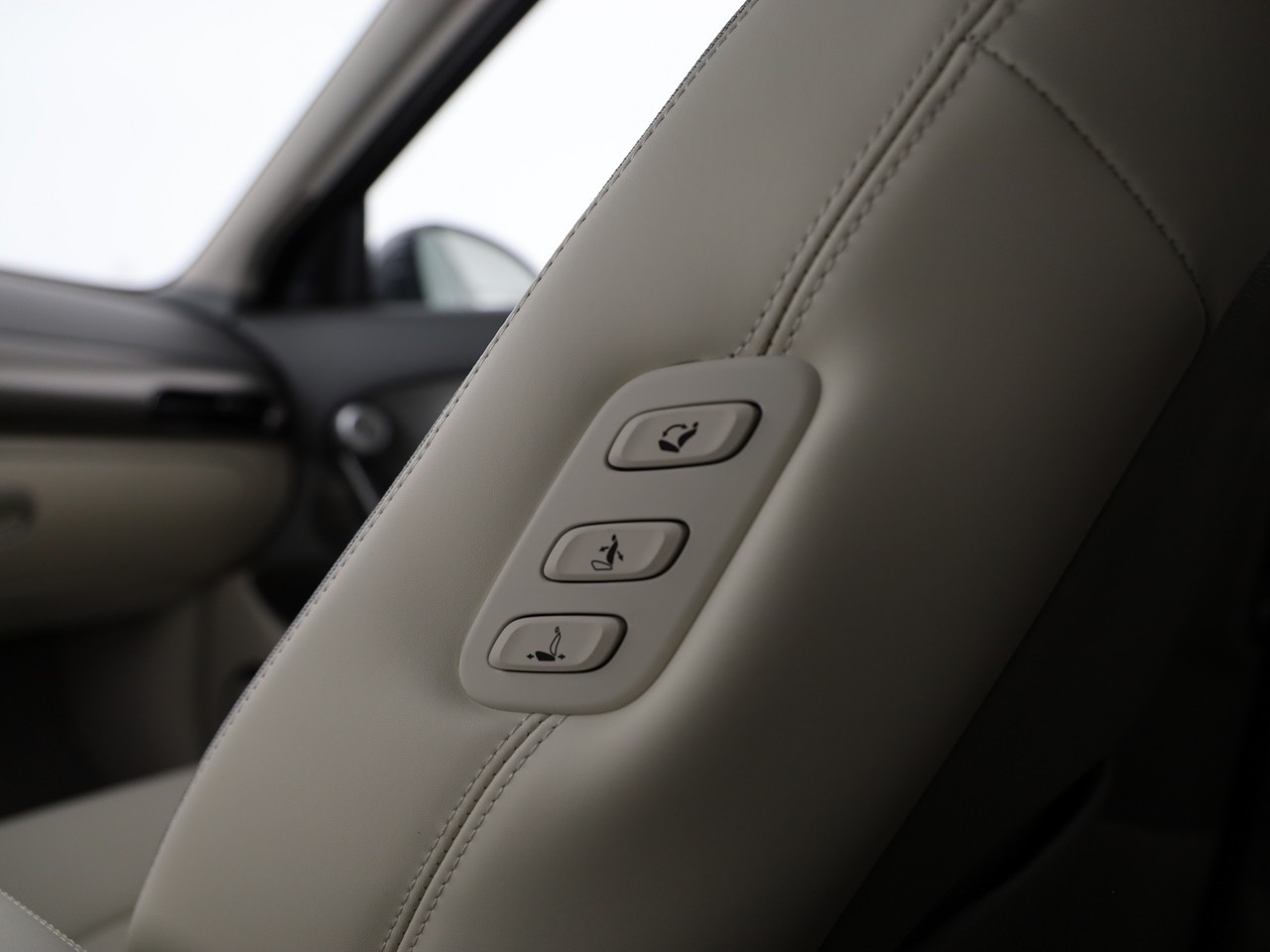 GENESIS GV60 77.4 kWh Premium-image-13