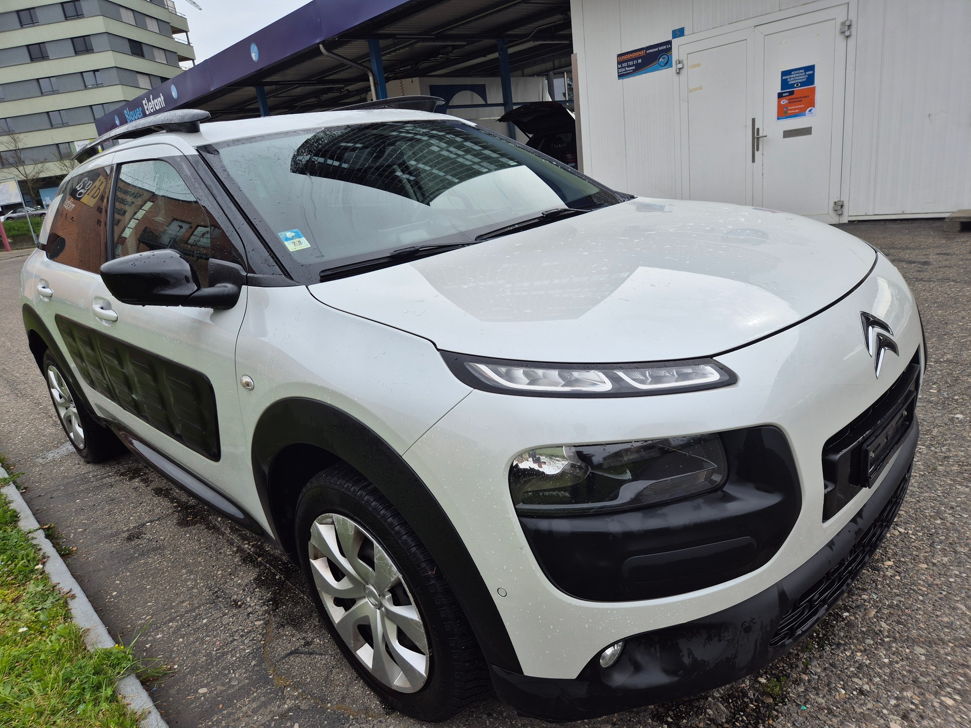 CITROEN C4 Cactus 1.2 e-THP Shine-image-1