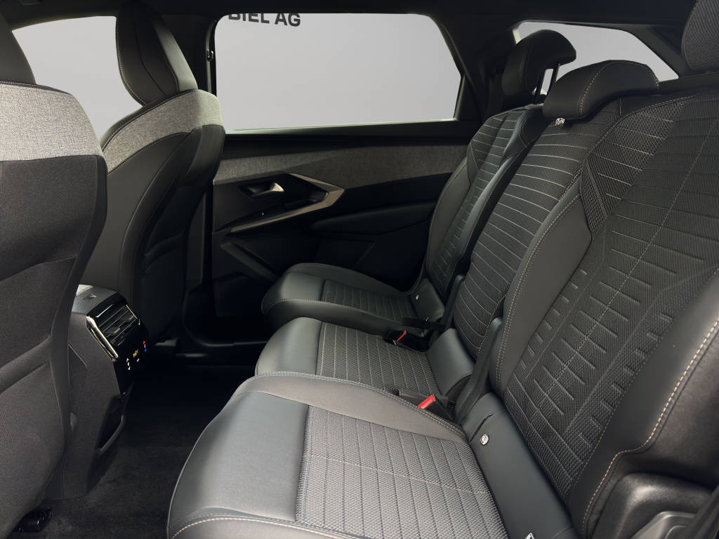 PEUGEOT 5008 e-Allure-image-6