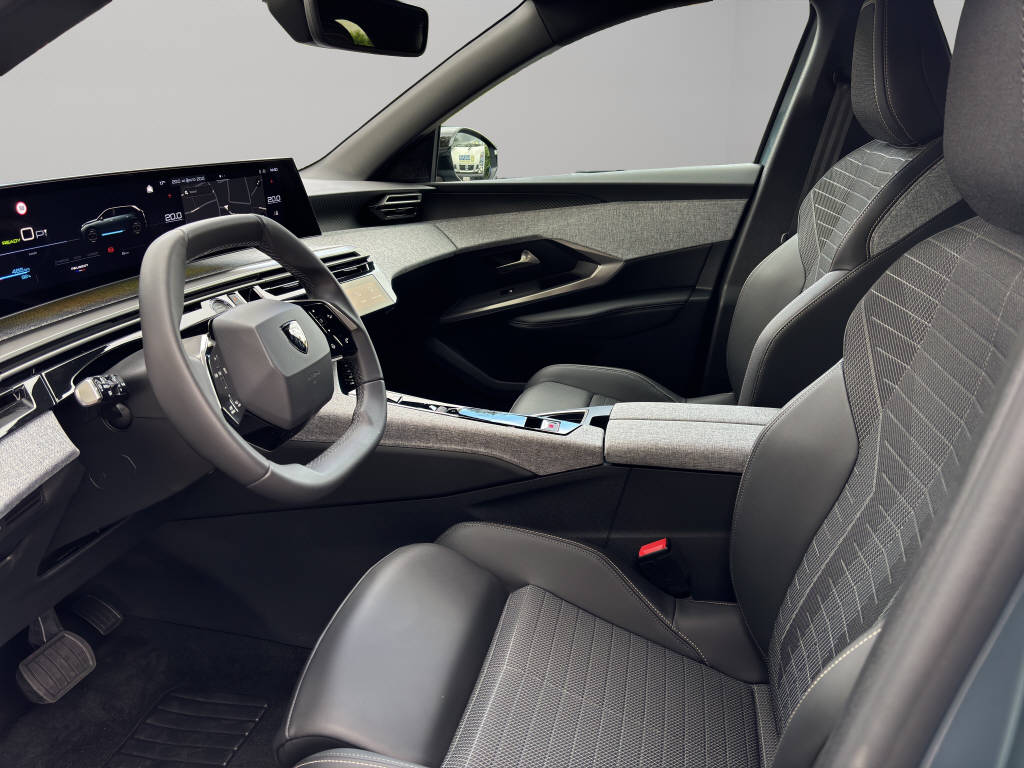 PEUGEOT 5008 e-Allure-image-5