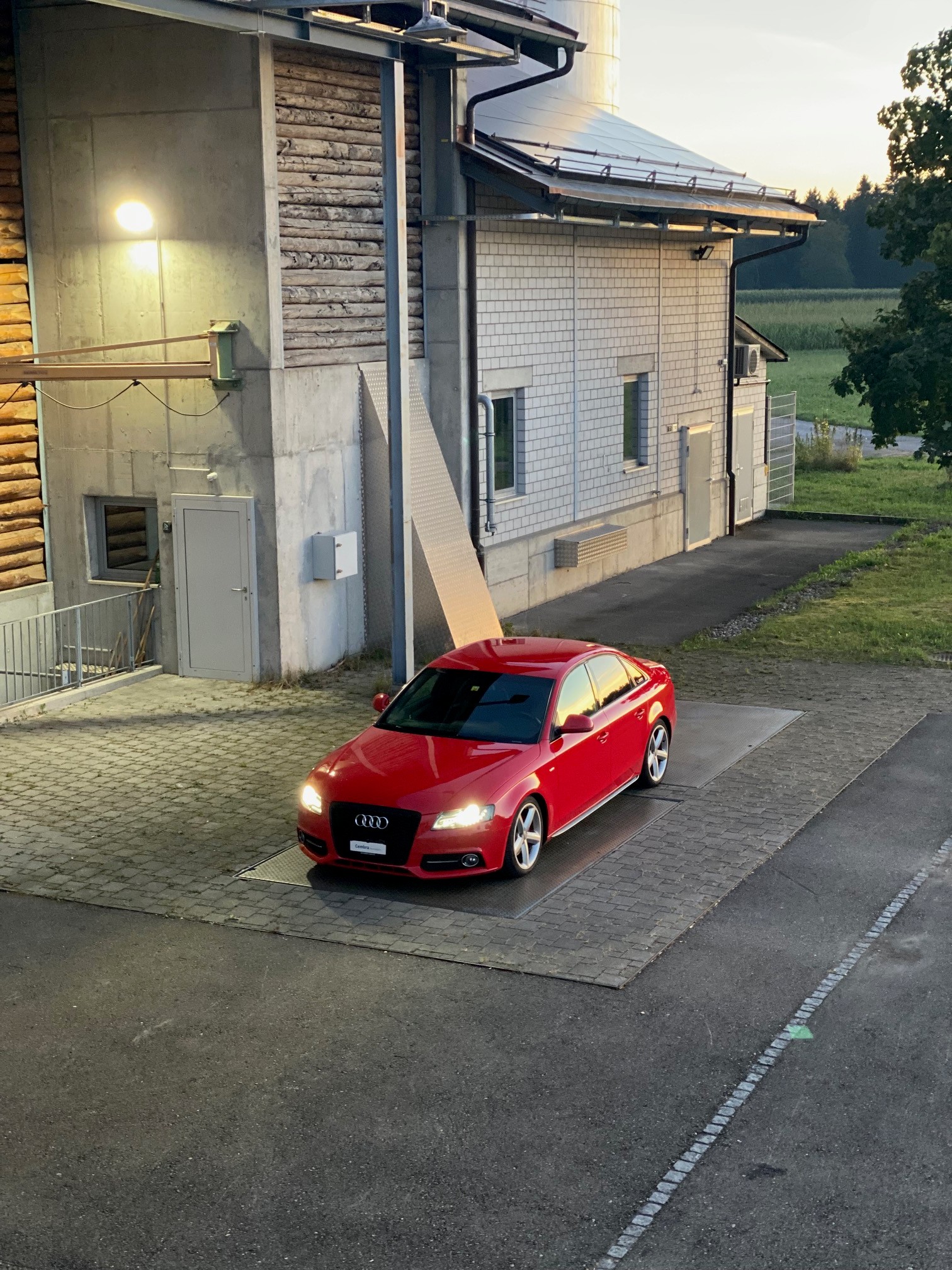 AUDI A4 Limousine 2.0 TDI-image-11