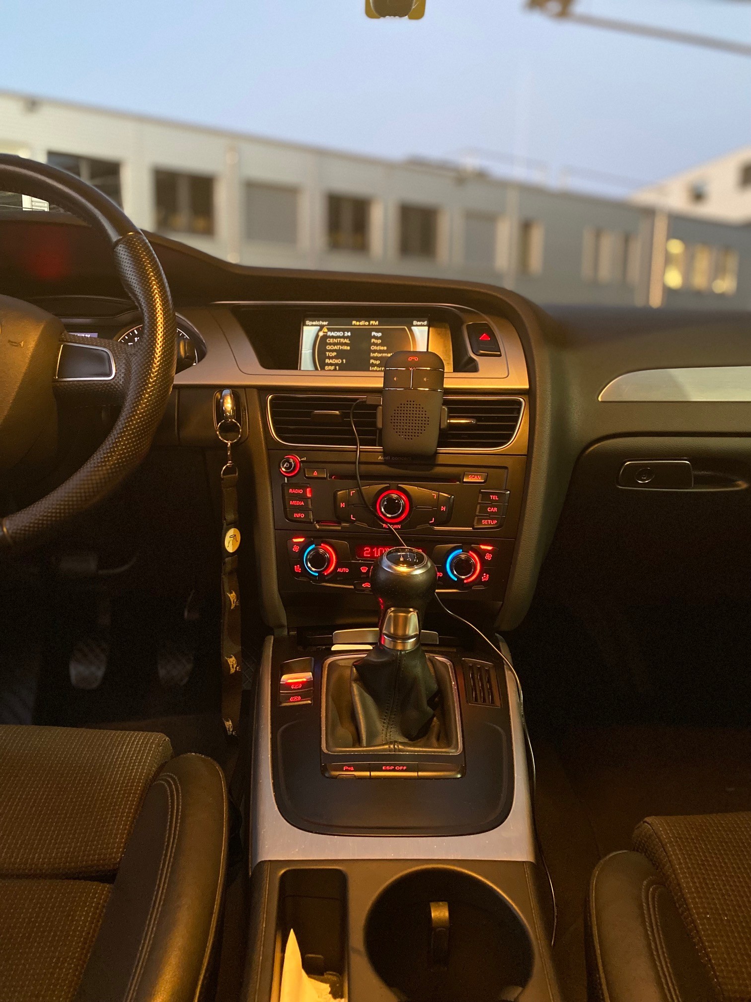 AUDI A4 Limousine 2.0 TDI-image-16