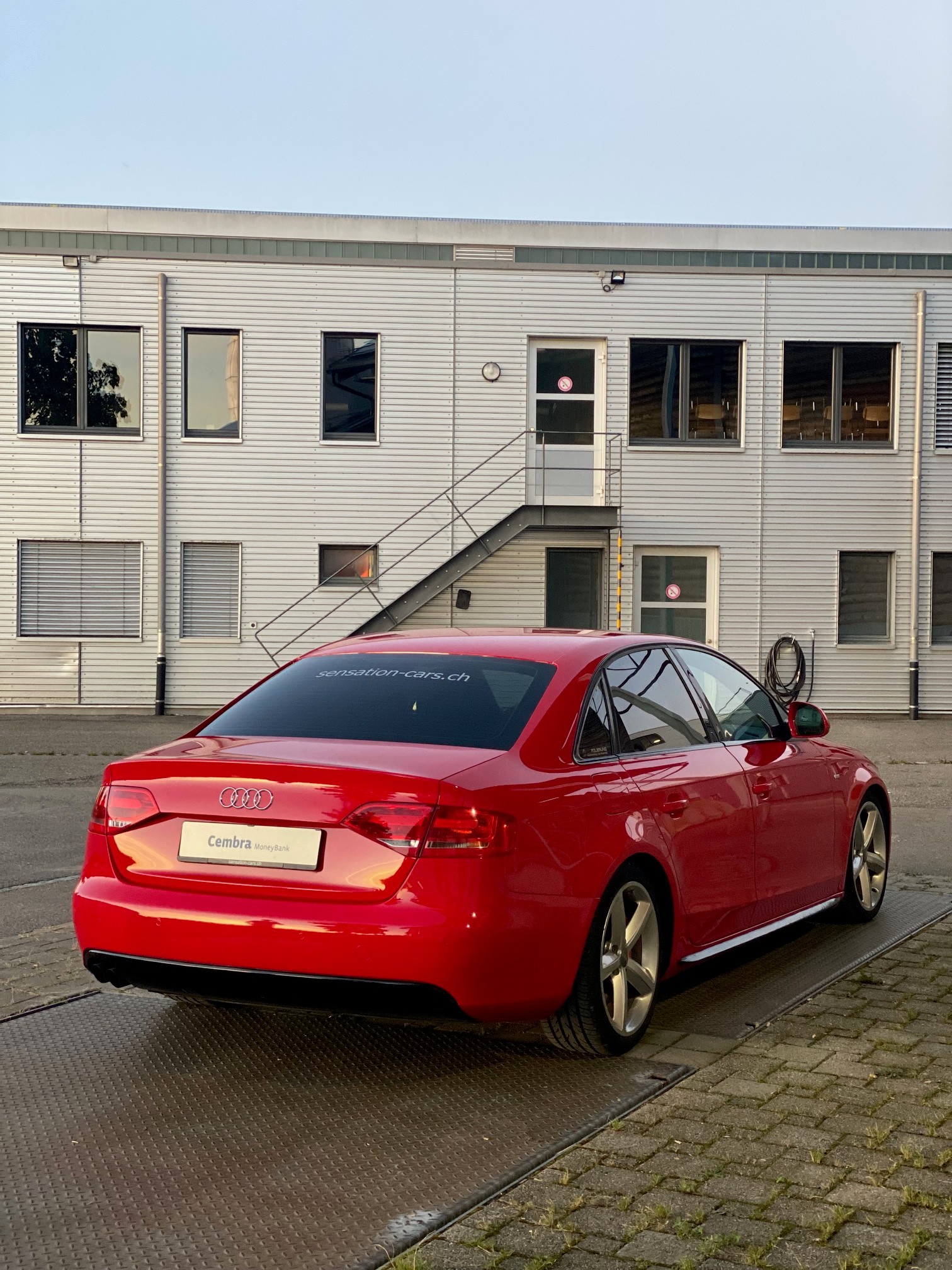 AUDI A4 Limousine 2.0 TDI-image-9