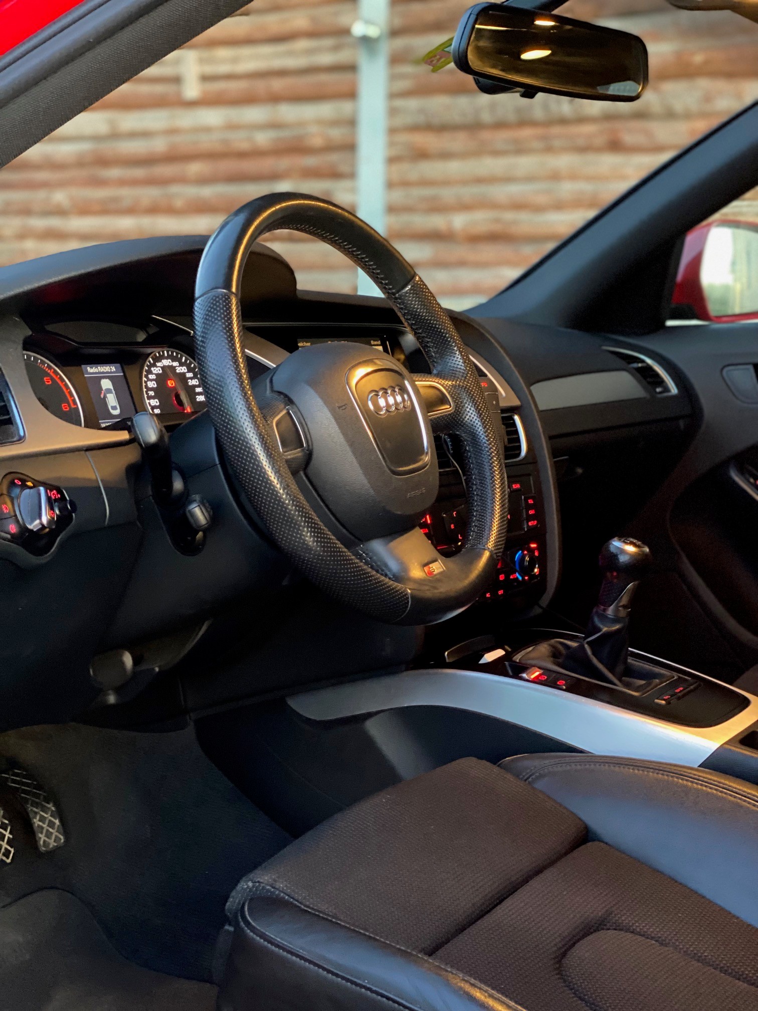 AUDI A4 Limousine 2.0 TDI-image-14