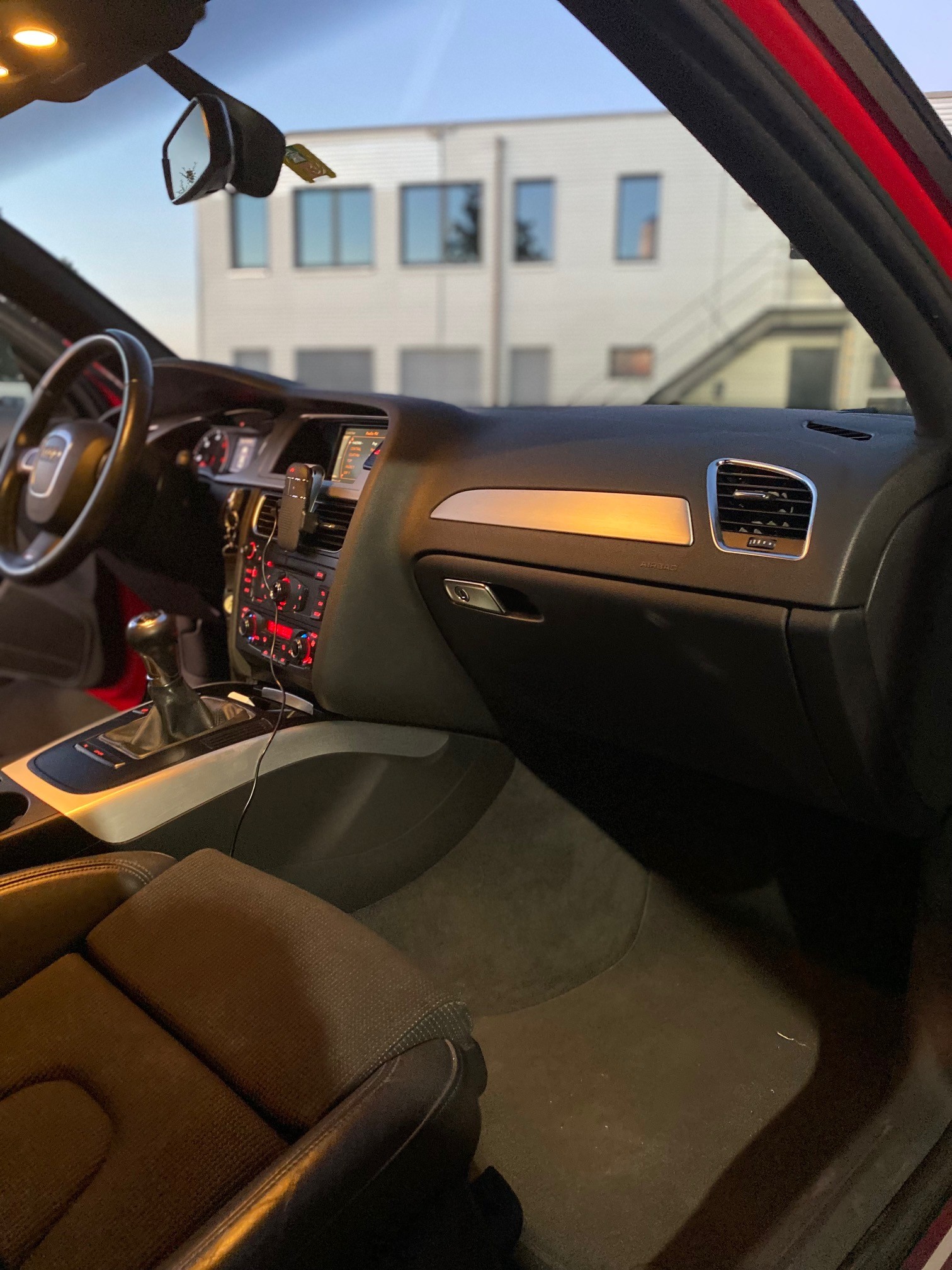 AUDI A4 Limousine 2.0 TDI-image-15