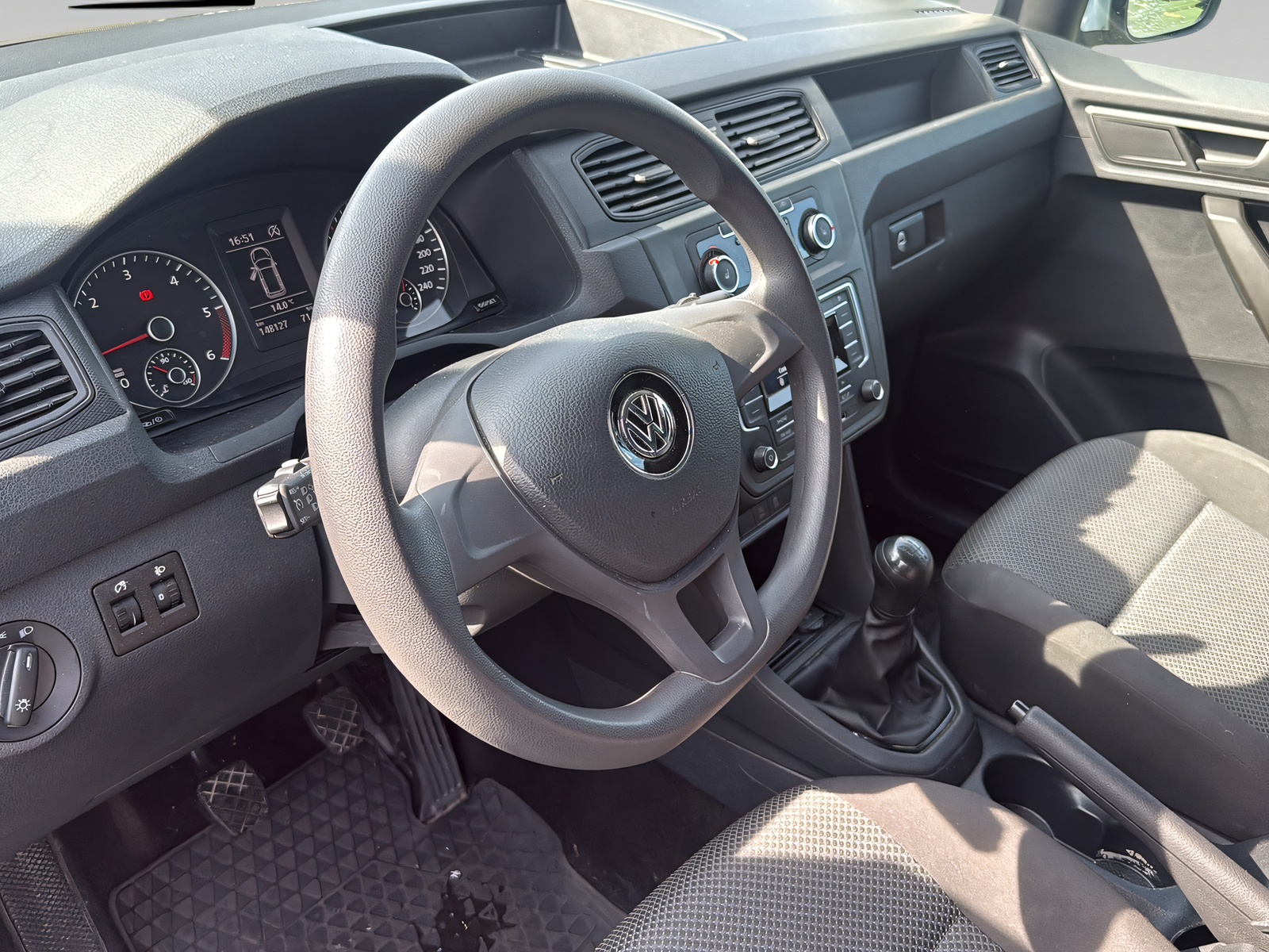 VW CADDY-image-9