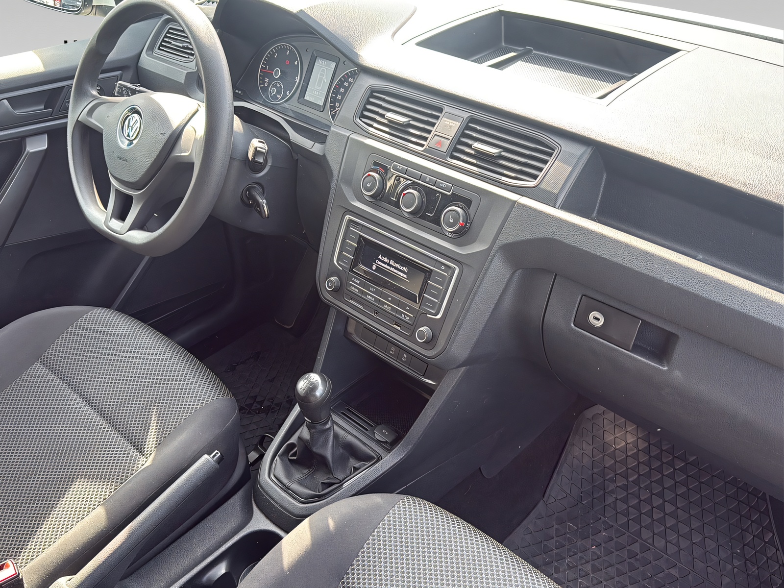 VW CADDY-image-11