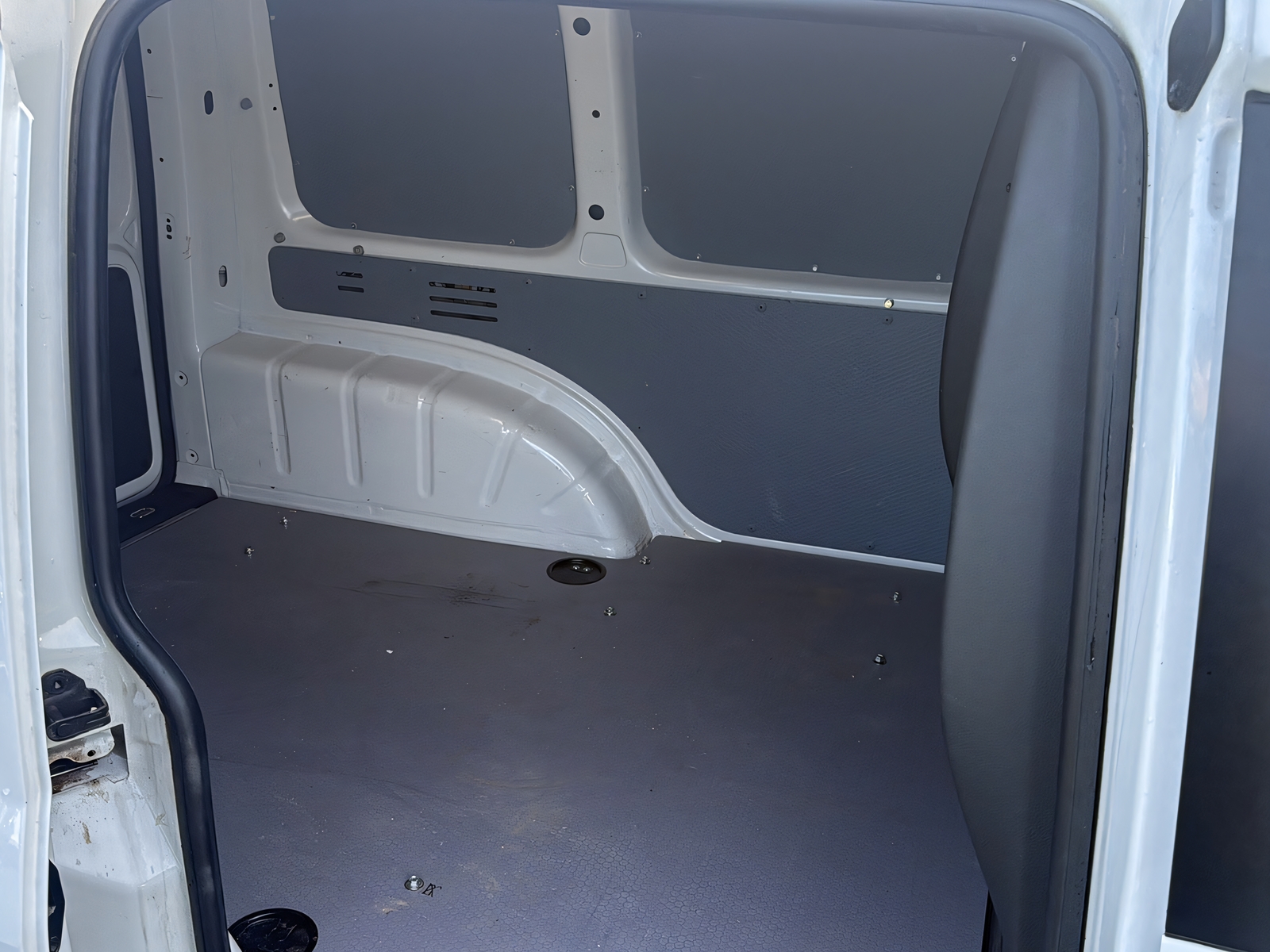VW CADDY-image-15