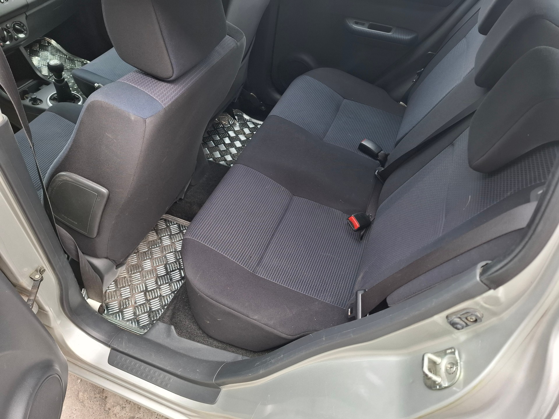 SUZUKI Swift 1.3i 16V GL-image-7