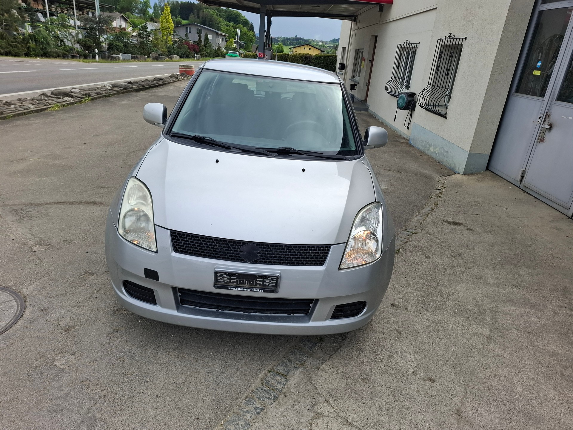 SUZUKI Swift 1.3i 16V GL-image-2