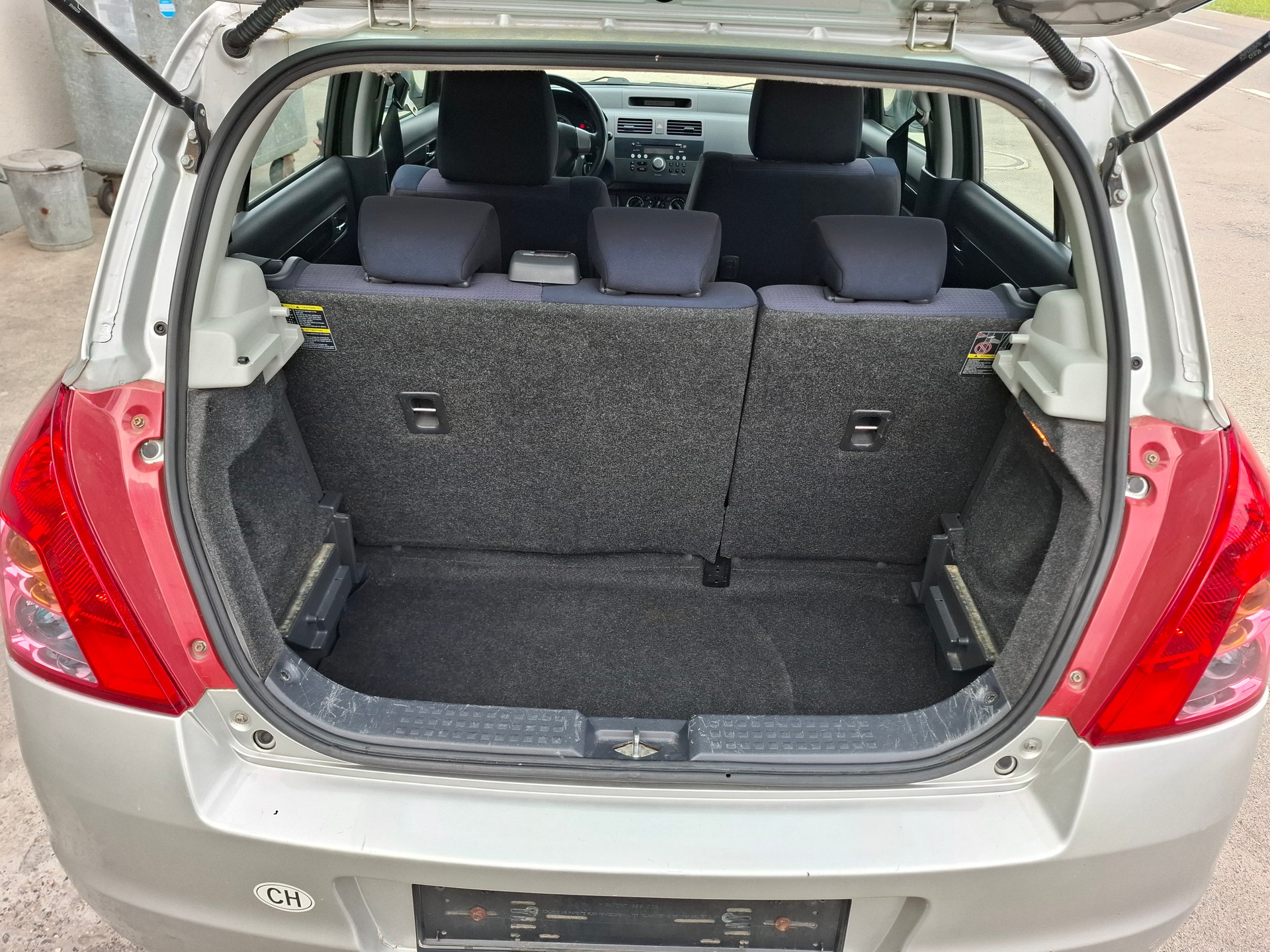 SUZUKI Swift 1.3i 16V GL-image-6