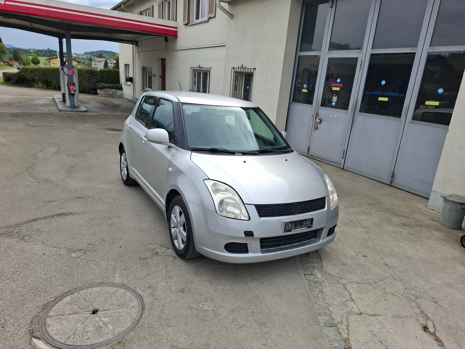 SUZUKI Swift 1.3i 16V GL-image-1