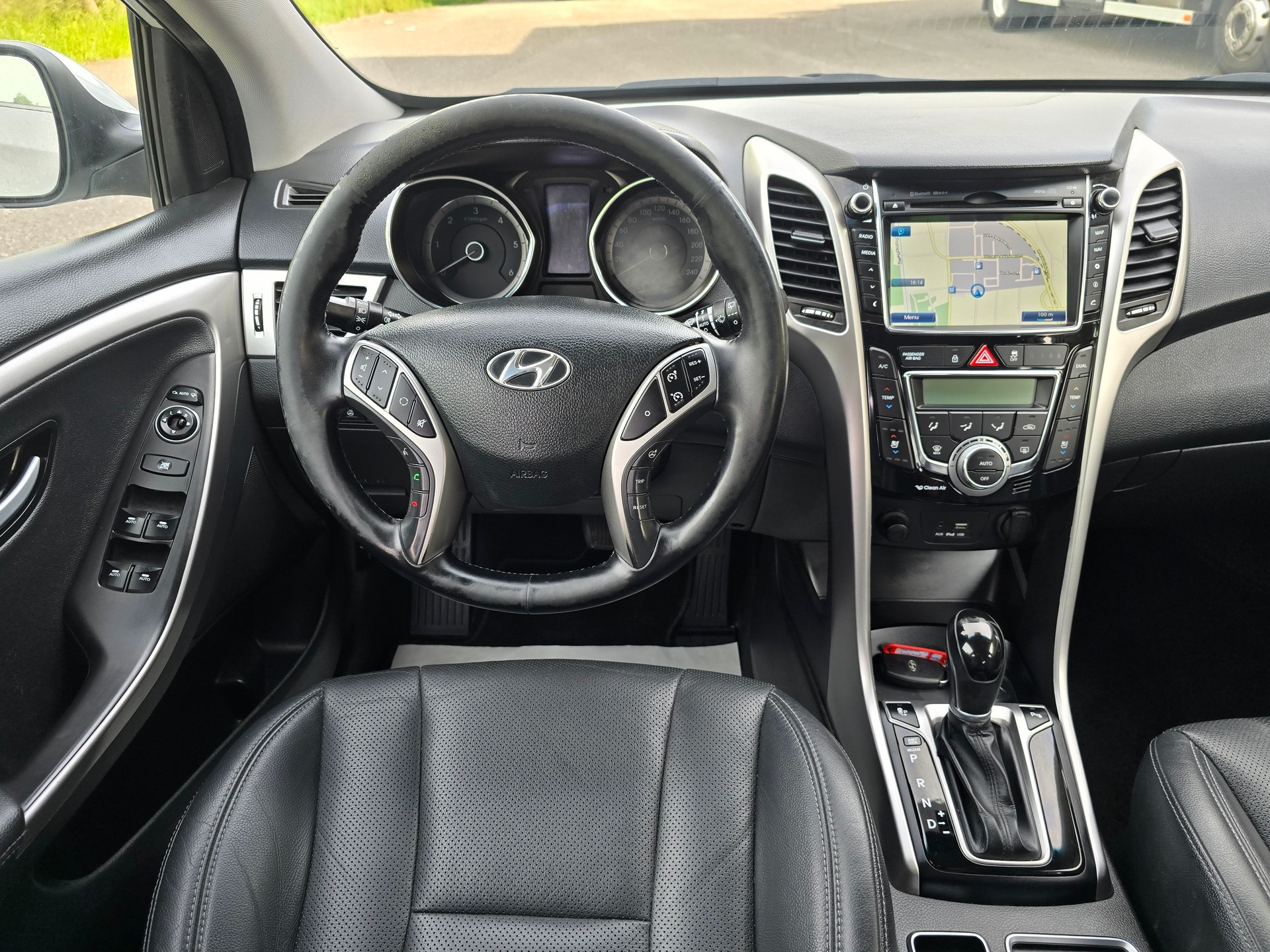 HYUNDAI i30 1.6 CRDi Vertex Automatic DCT-image-17