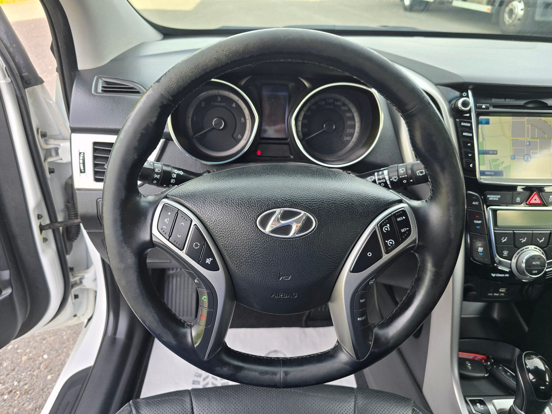 HYUNDAI i30 1.6 CRDi Vertex Automatic DCT-image-19