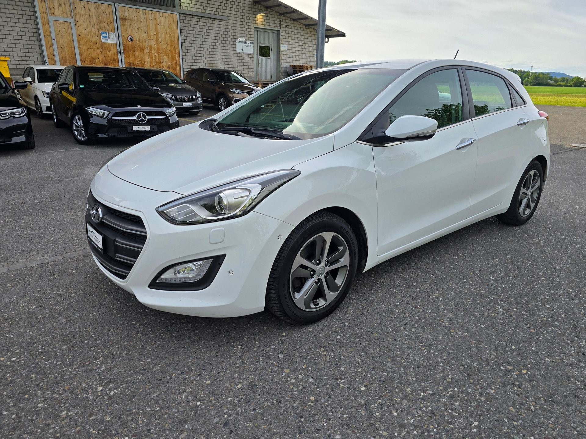 HYUNDAI i30 1.6 CRDi Vertex Automatic DCT-showroom-element-2