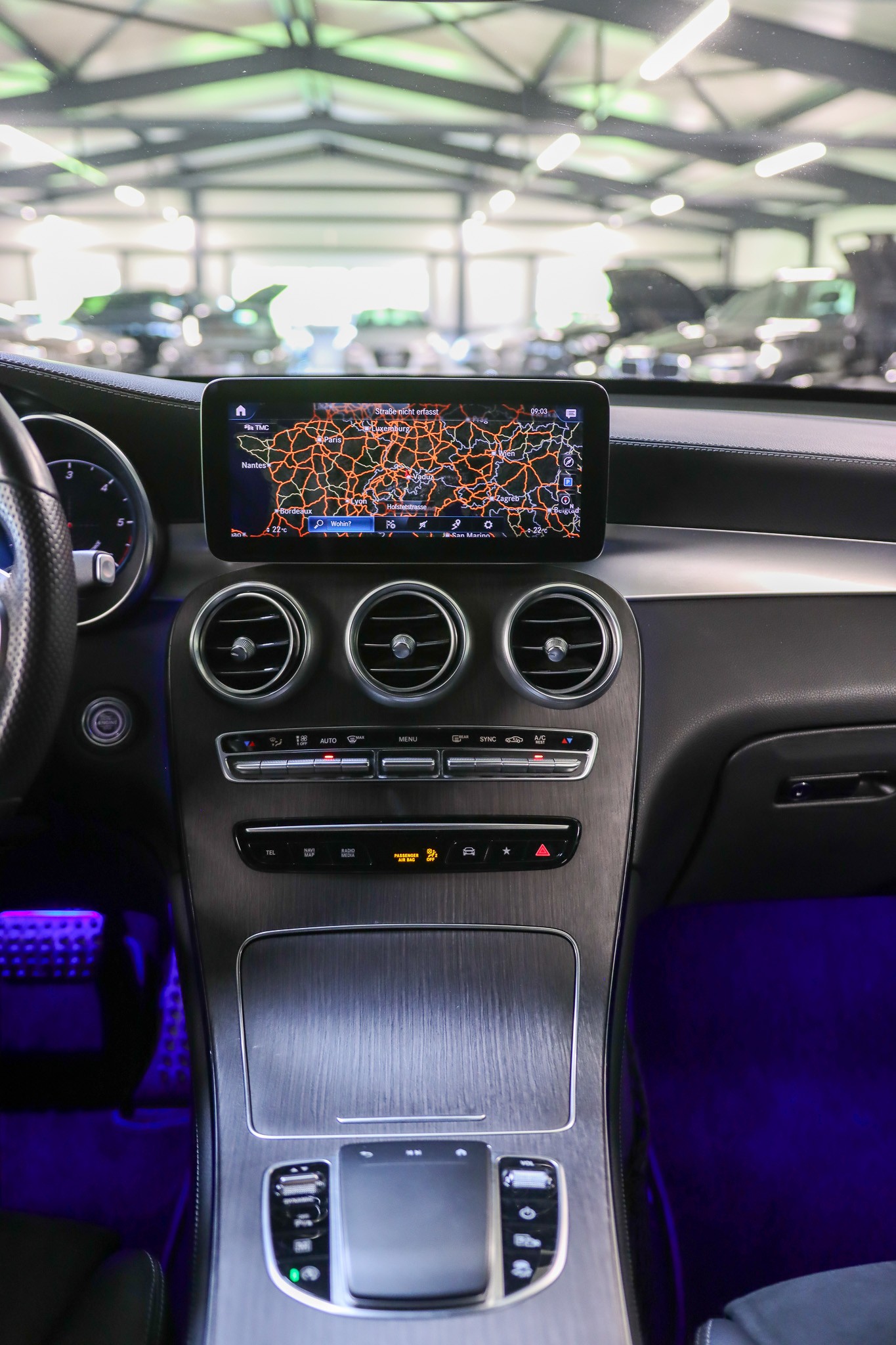 MERCEDES-BENZ GLC 220 d AMG Line 4Matic 9G-Tronic-image-12