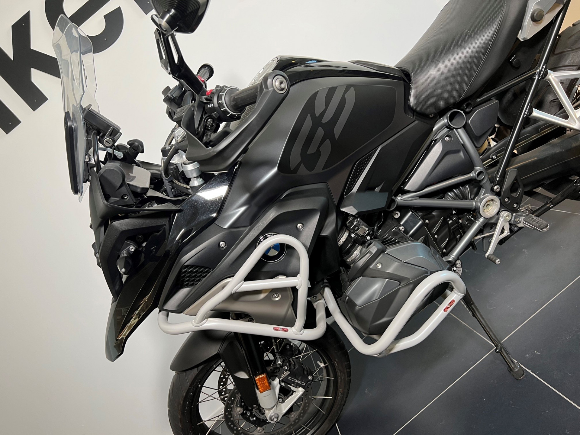 BMW R 1250 GS Triple Black-image-3