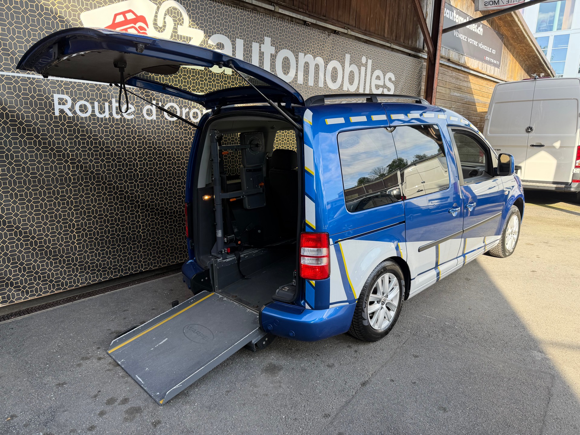 VW Caddy 1.6TDI Transport personnes-image-0