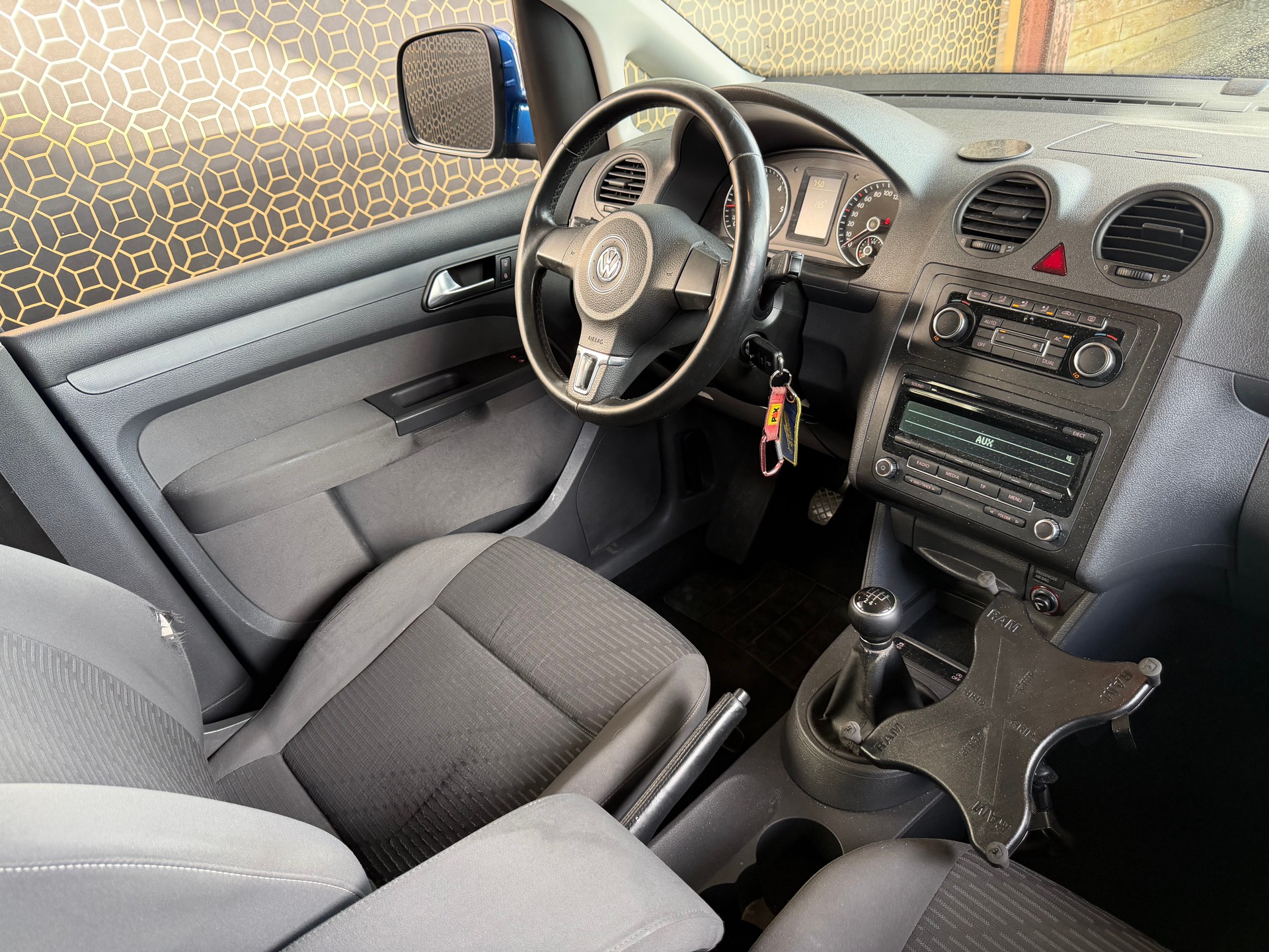 VW Caddy 1.6TDI Transport personnes-image-6